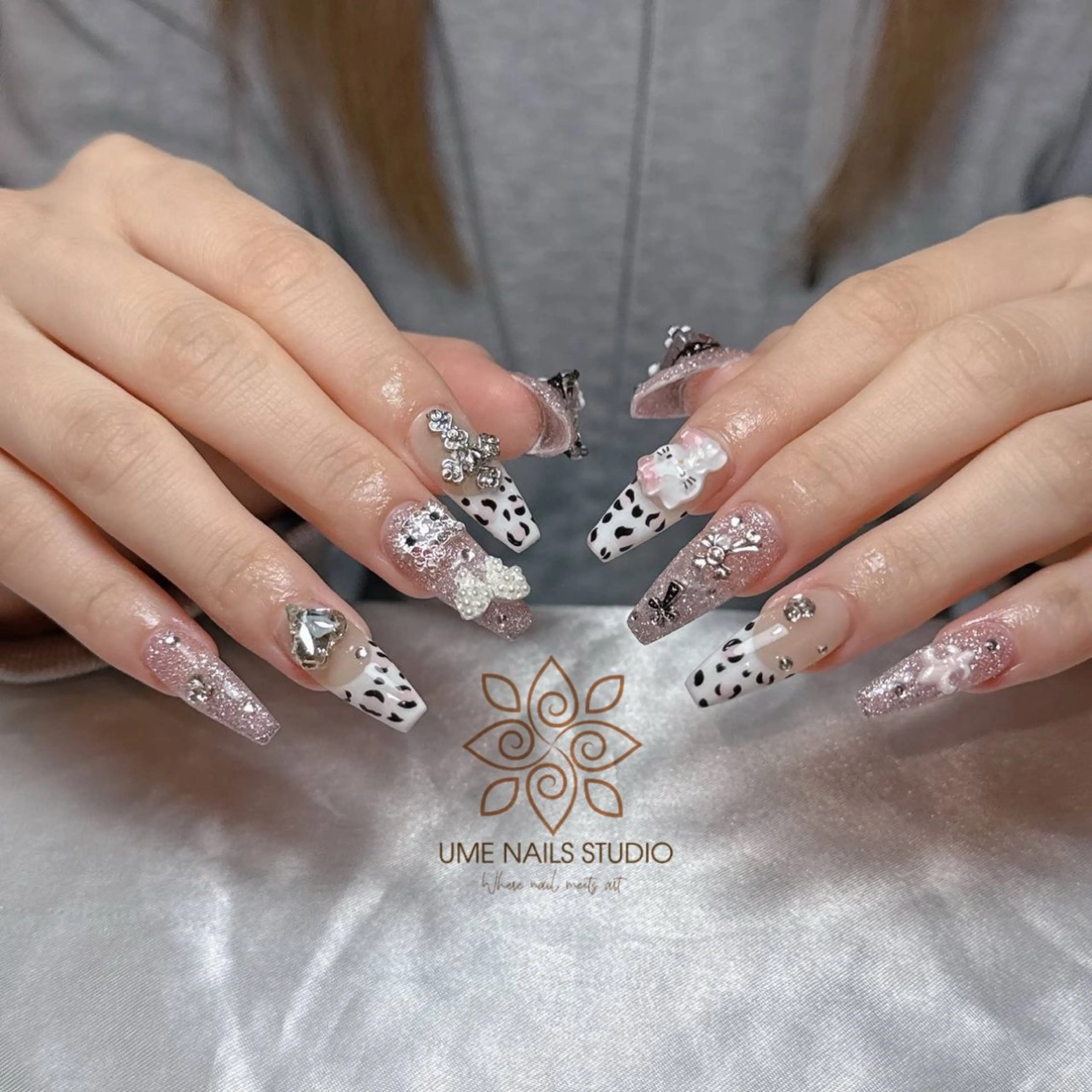 ネイル チークネイル クリアネイル ガーリー キラキラネイル 韓国ネイル Ume Nail Studioのネイルデザイン