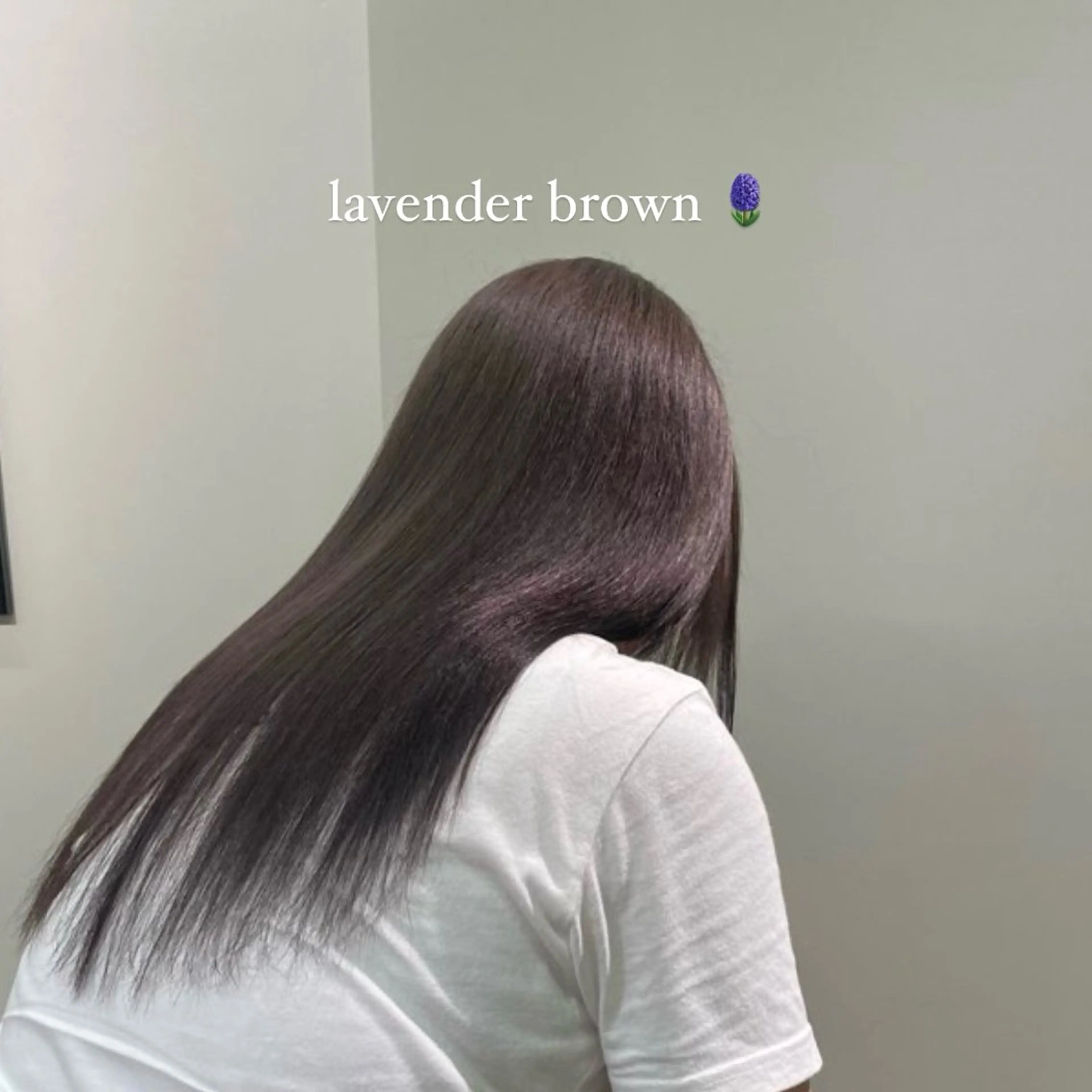 カラー ブリーチ ブラウンカラー ラベンダーカラー 蓑輪璃央 ミディアムレイヤーのヘアスタイル