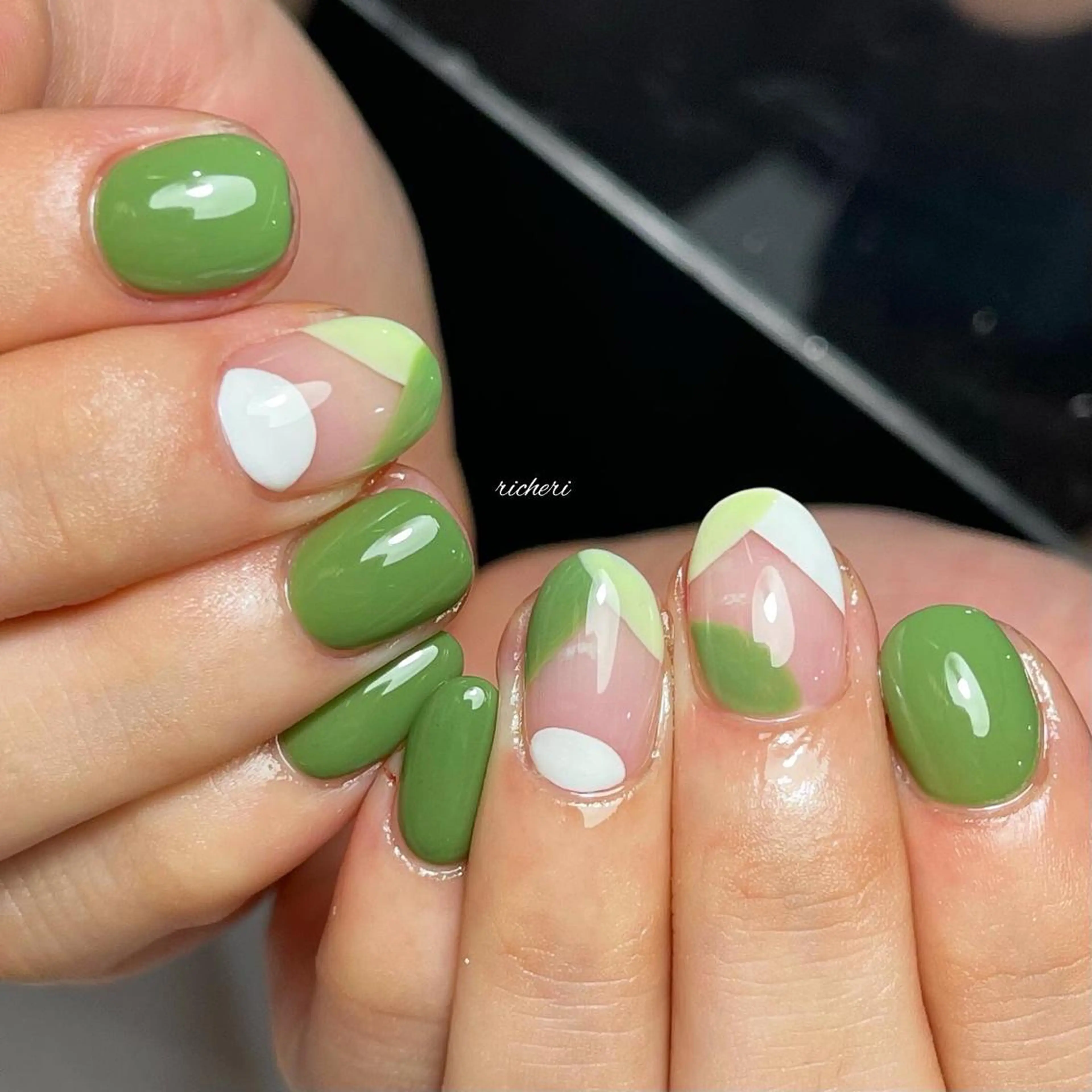 ミディアム ネイル 韓国風ヘア アートネイル フットネイル フレンチネイル ジェルネイル richeri beautyのエステ・リラクイメージ