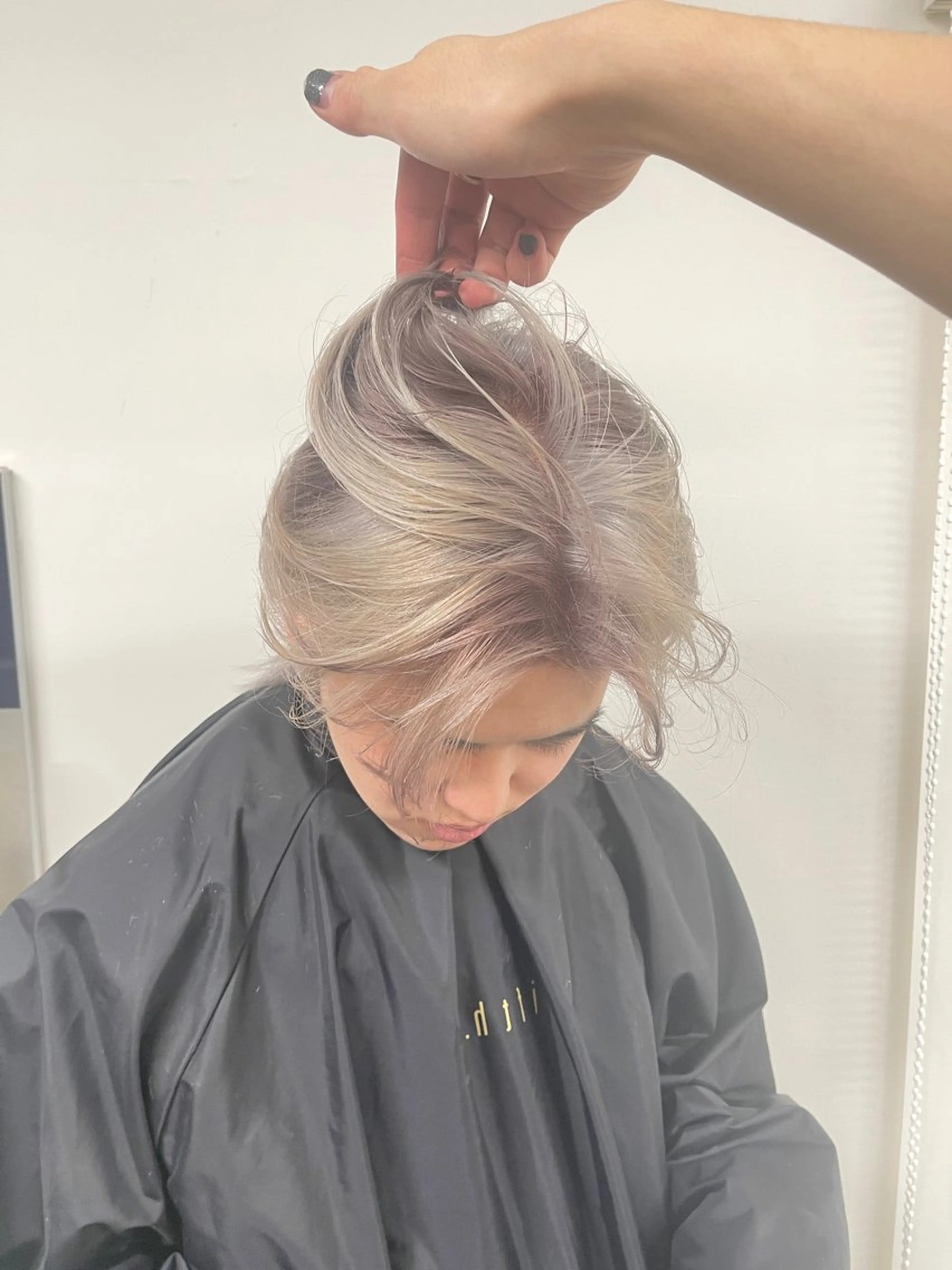 カラー メンズ メンズブリーチ メンズパーマ ブリーチ メンズパーマ専門 /縦落ち/渋谷駅近のヘアスタイル