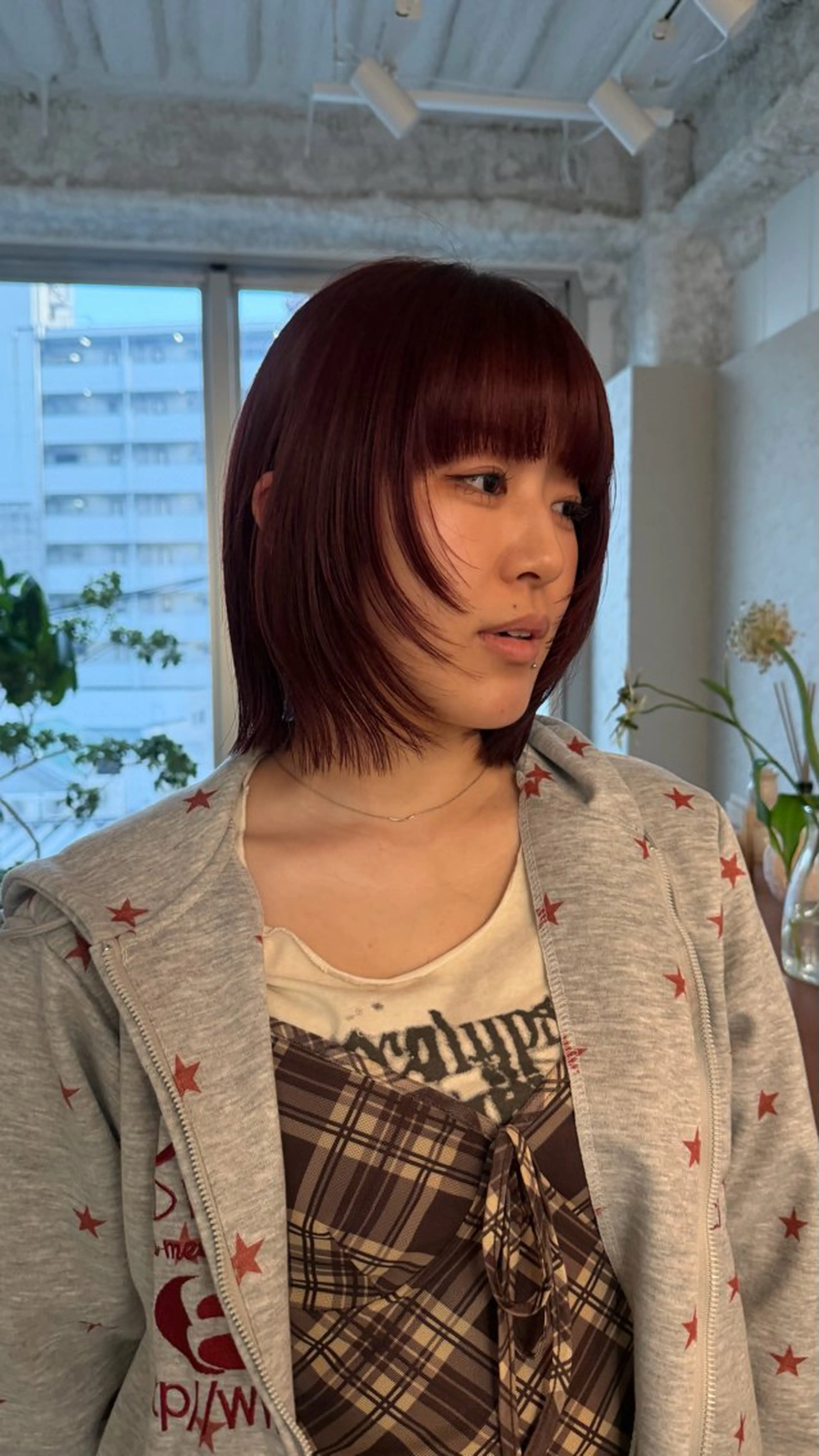 ミディアム mao/栄/tenn /暖色/ハイトーンのヘアスタイル