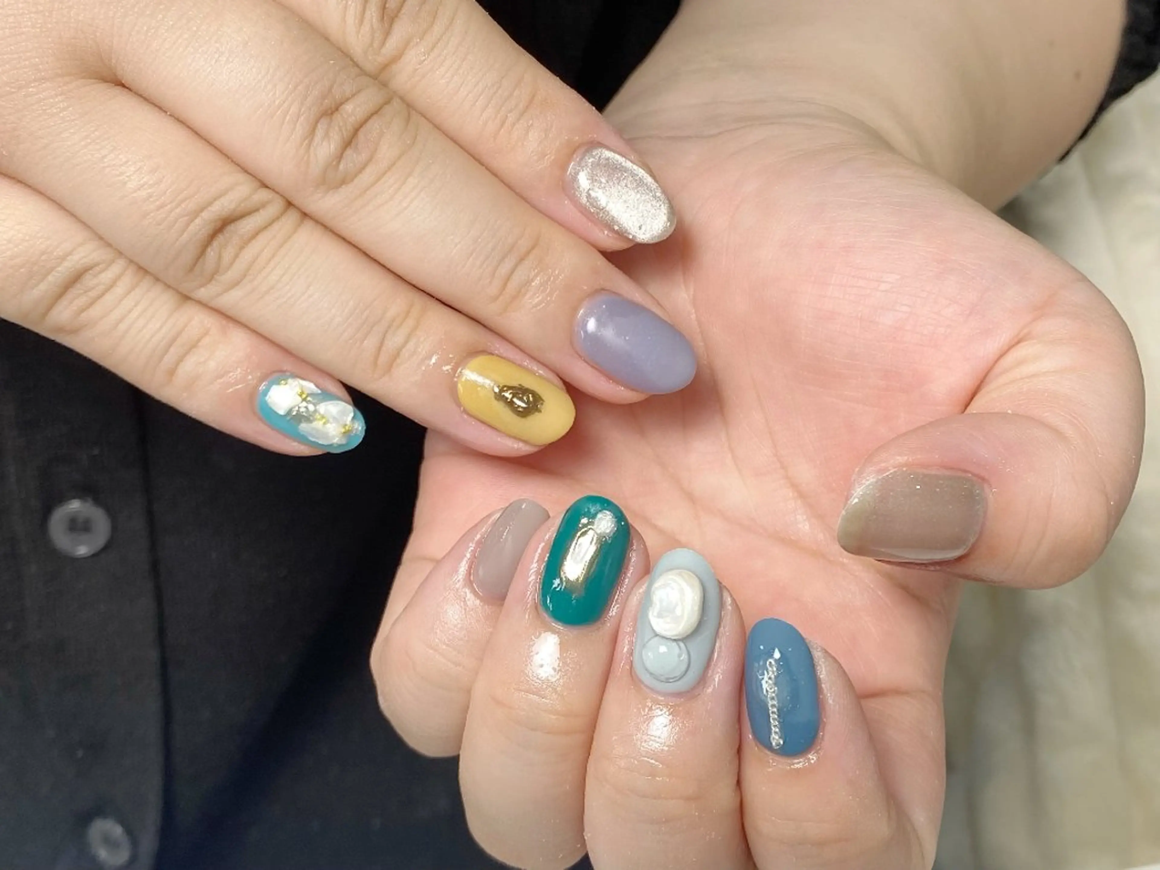 ネイル チークネイル フレンチネイル ジェルネイル ガーリー キラキラネイル ハンドネイル UM Nail Salonのネイルデザイン