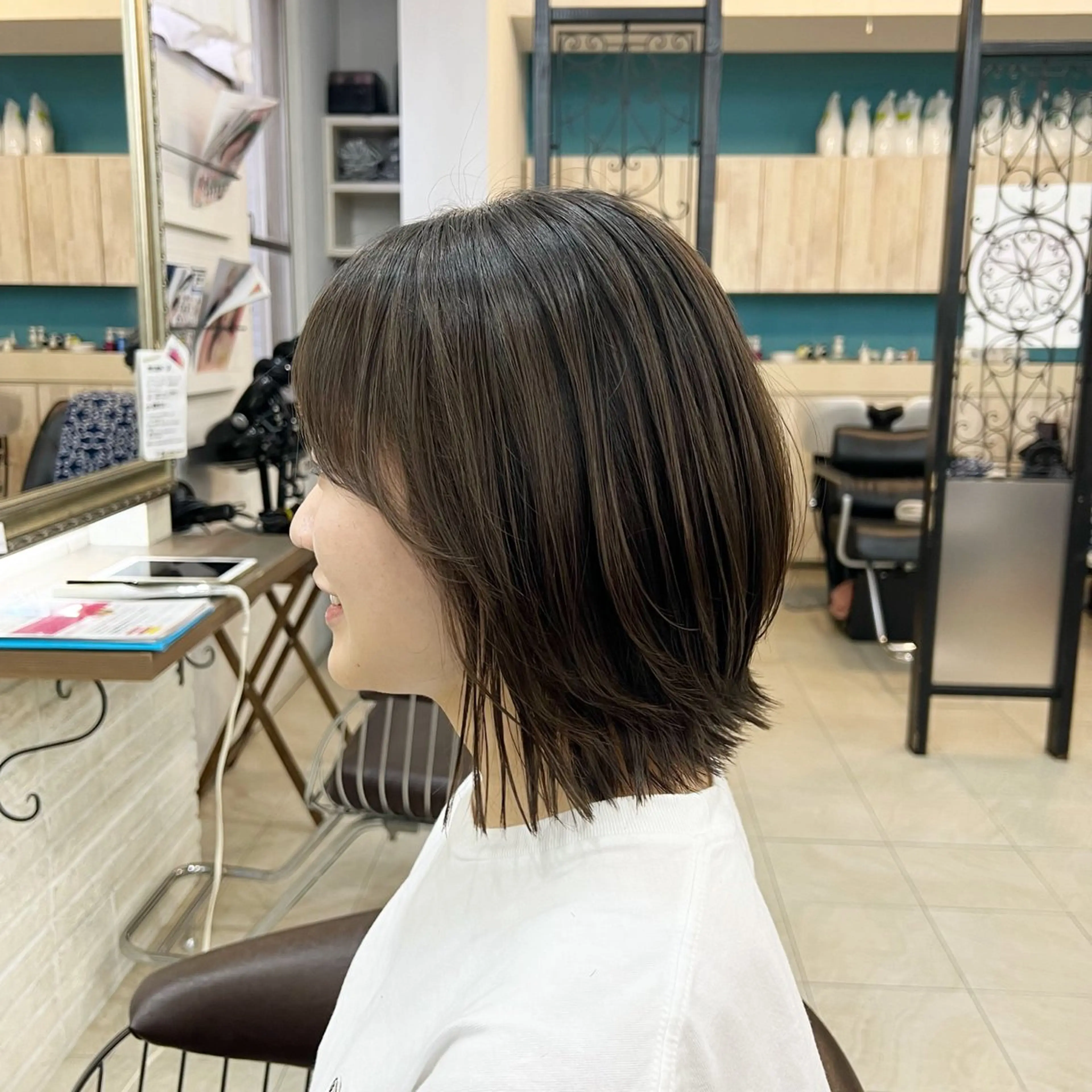 ミディアム 柔らか透明感カラー ｜ほんのりレイヤー｜のヘアスタイル