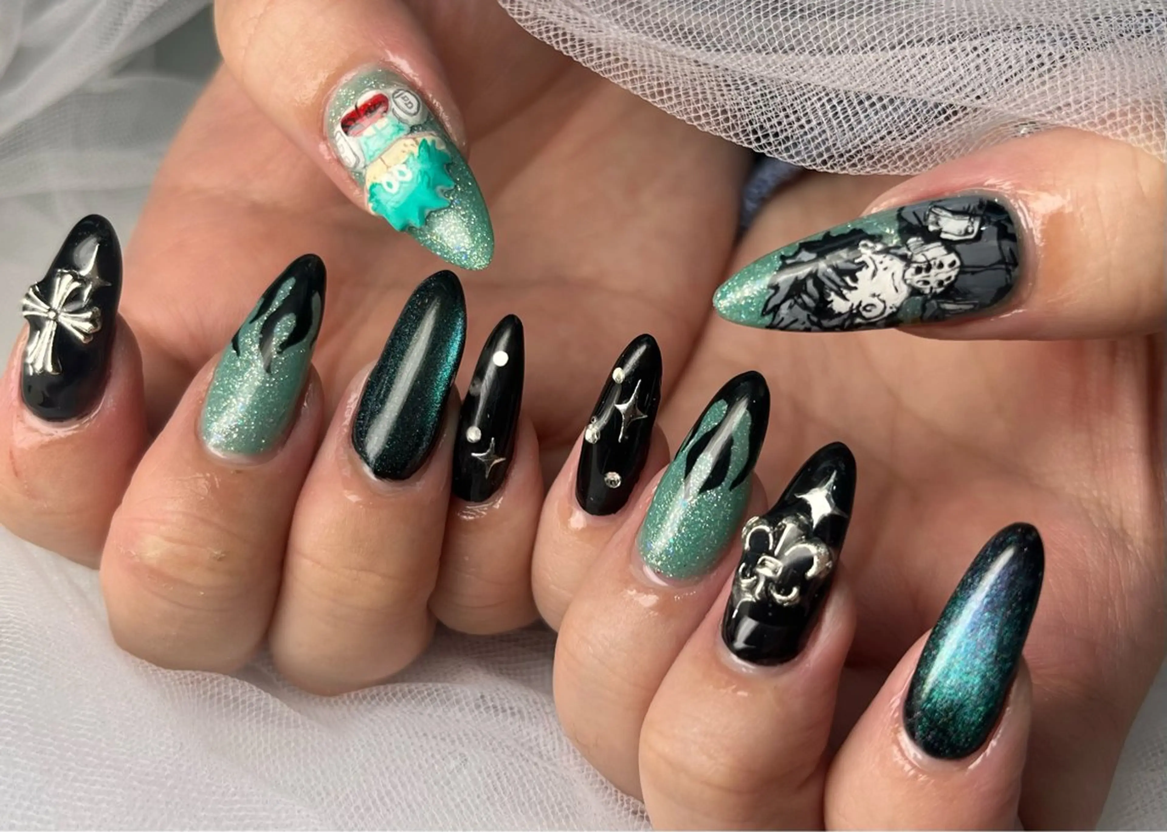 ネイル マグネットネイル ハンドネイル Queennail 北堀江AYAのネイルデザイン