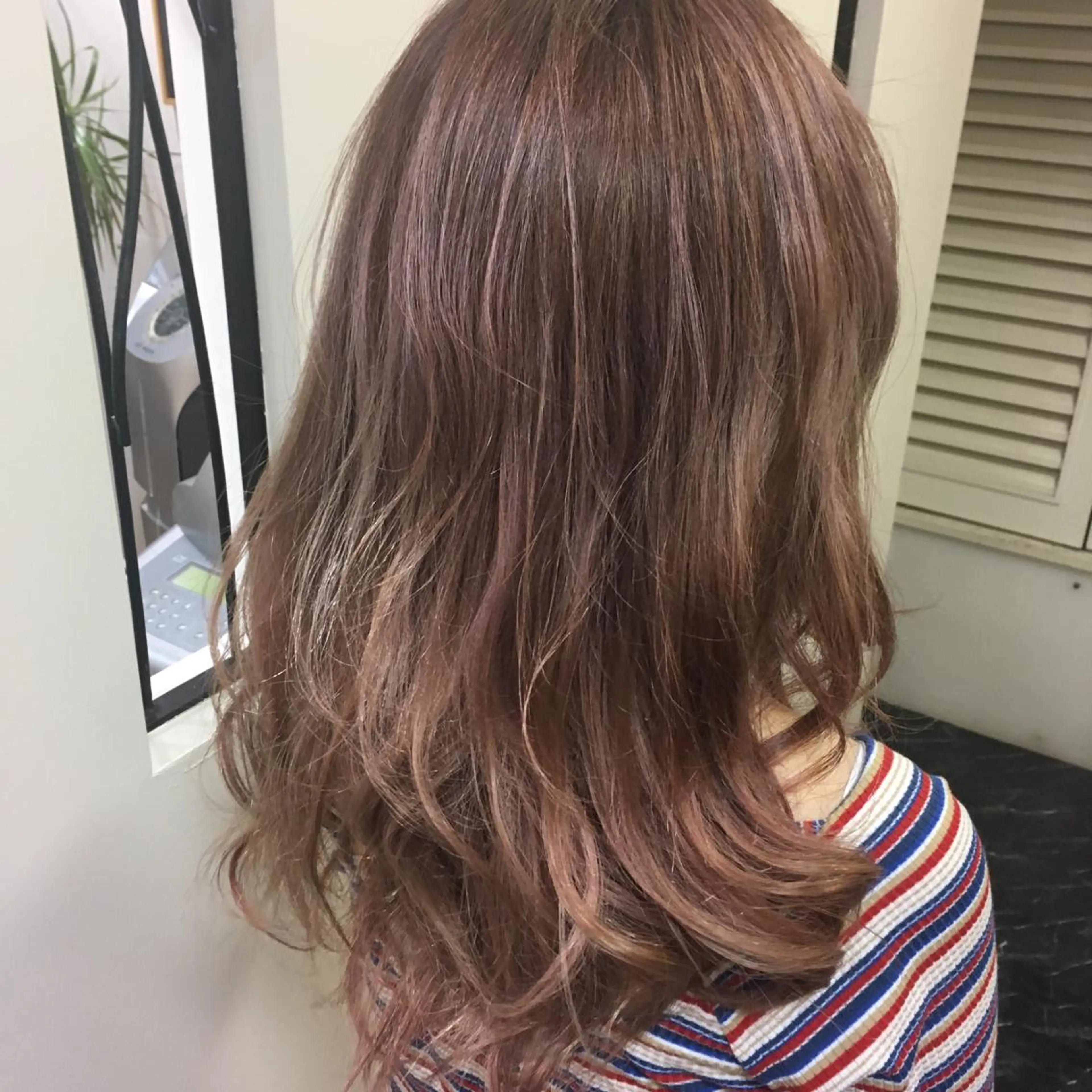 ミディアム カンベ ショウリのヘアスタイル