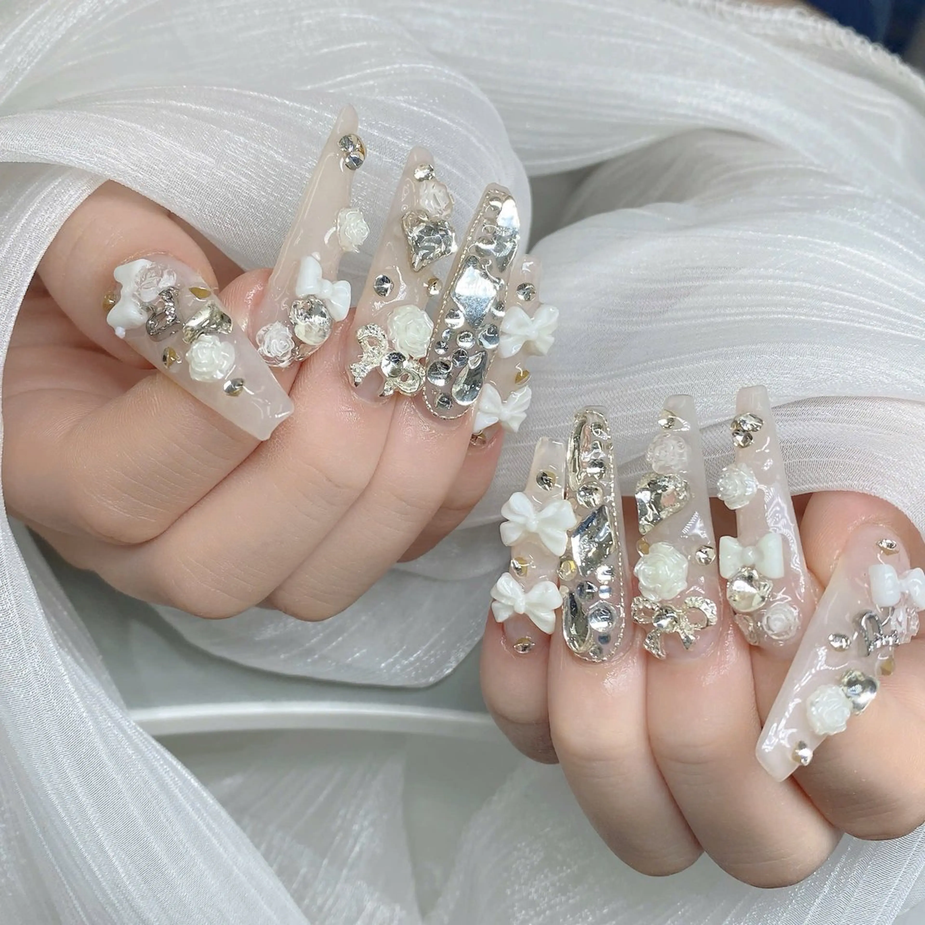 ネイル チークネイル フレンチネイル グラデーション キラキラネイル 韓国ネイル ハンドネイル Minette nailHuongのネイルデザイン