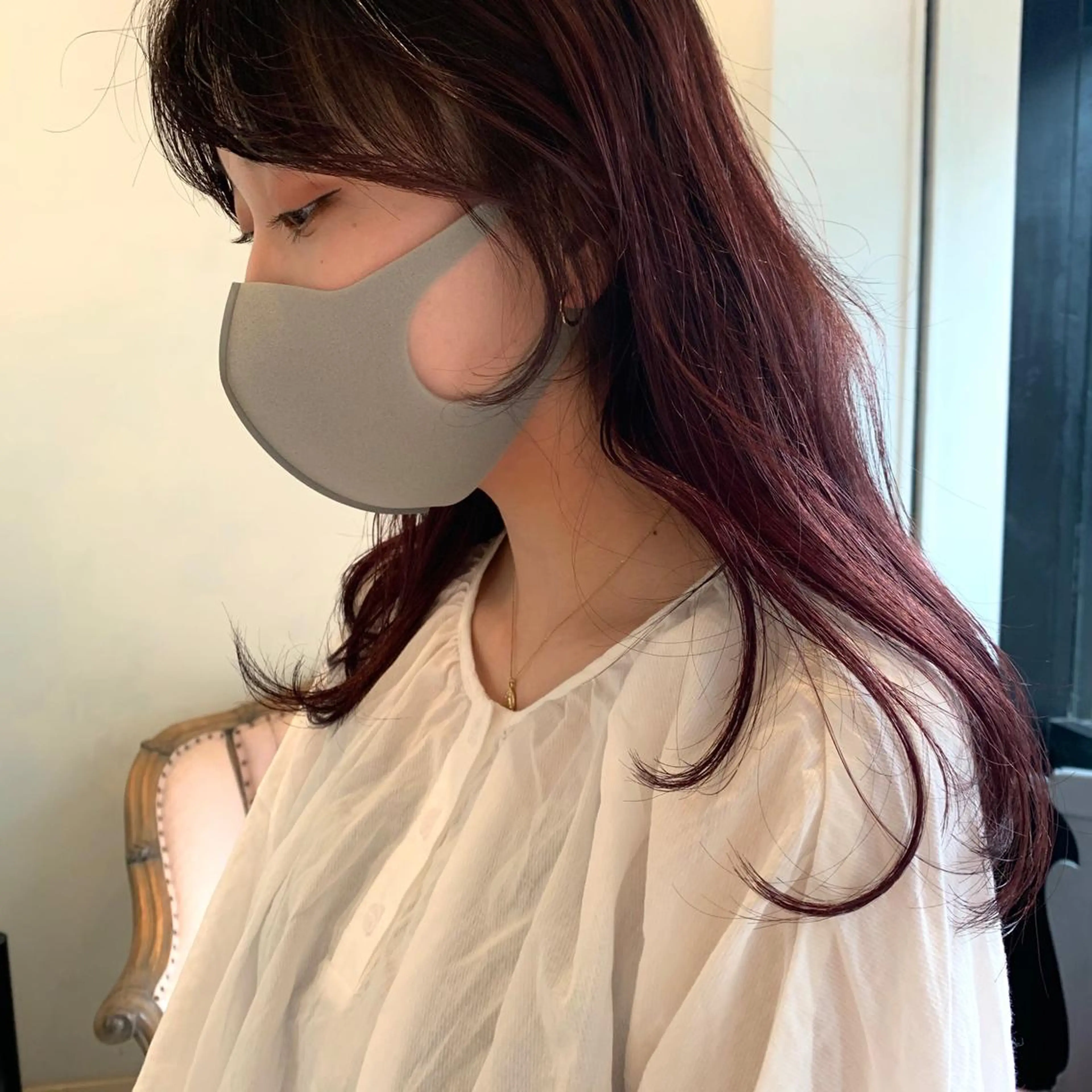 ロング カラー SAKINO． ベージュカラーのヘアスタイル