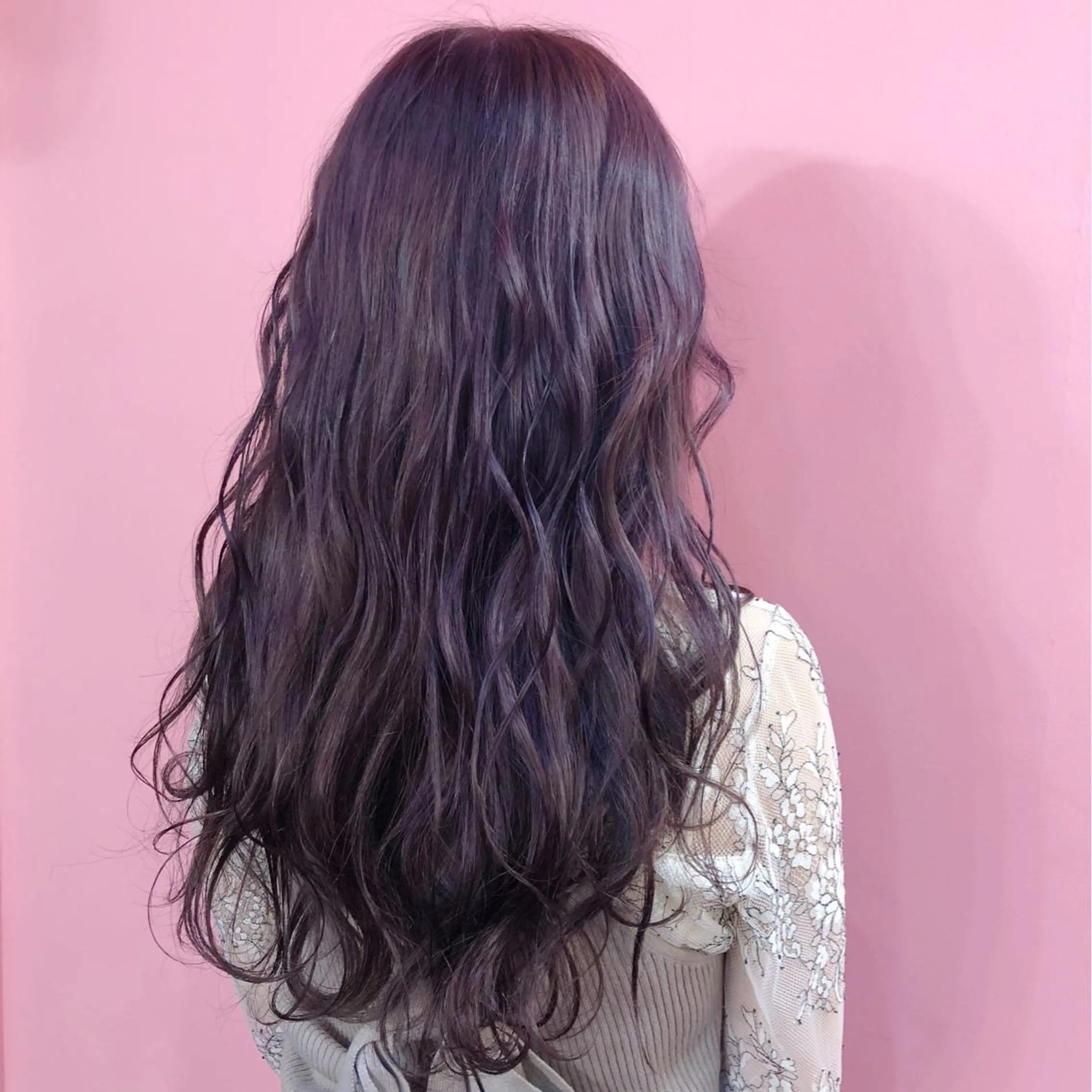 ロング カラー ブリーチ バイオレットカラー ILu.所属・櫻井 愛弓のヘアスタイル