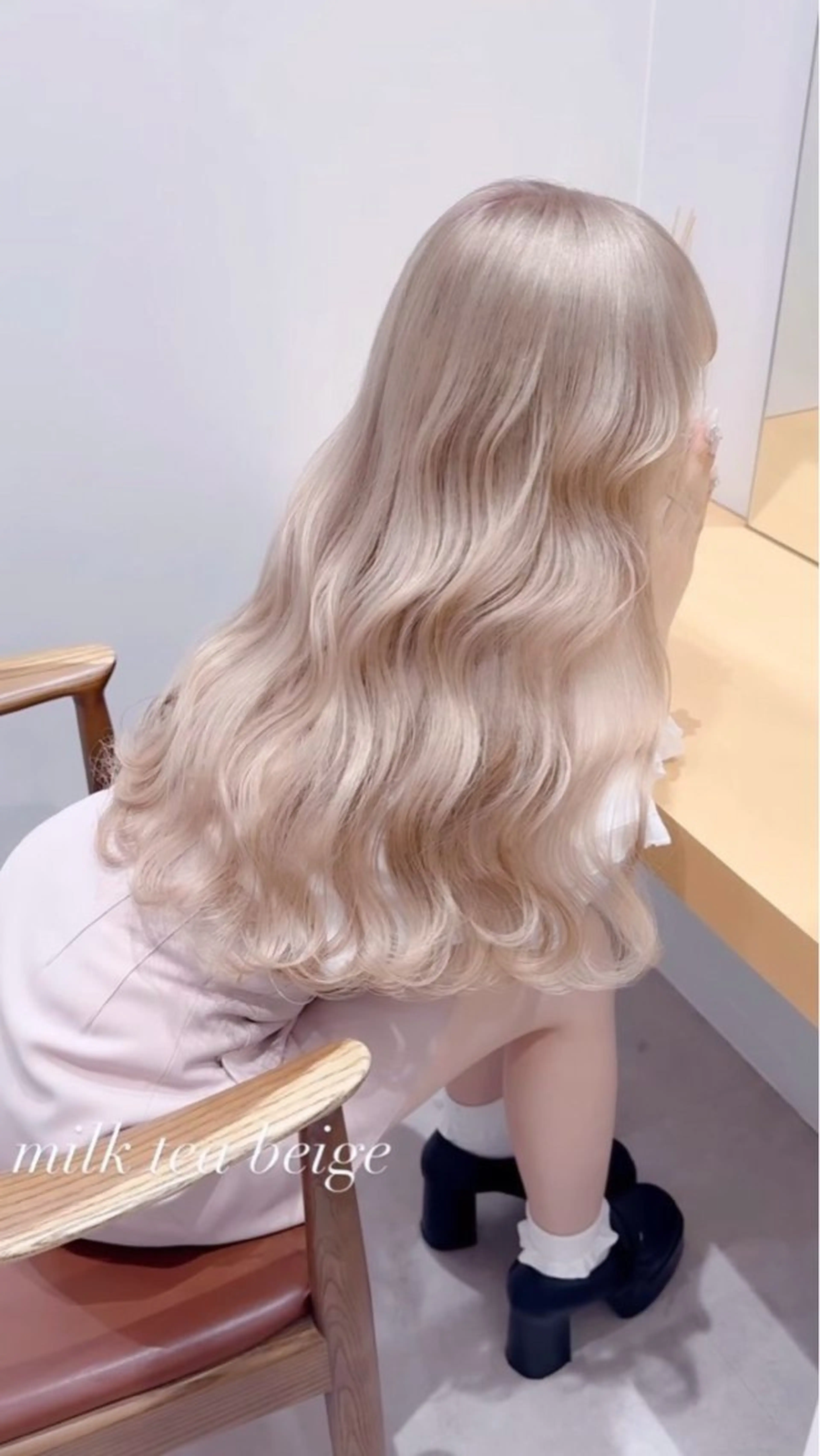 ロング カラー ベージュカラー ハイトーンカラー ミルクティーベージュ ホワイトミルクティーベージュ ✨ ラフィス川崎✨ しゅけ/髪質改善特化のヘアスタイル