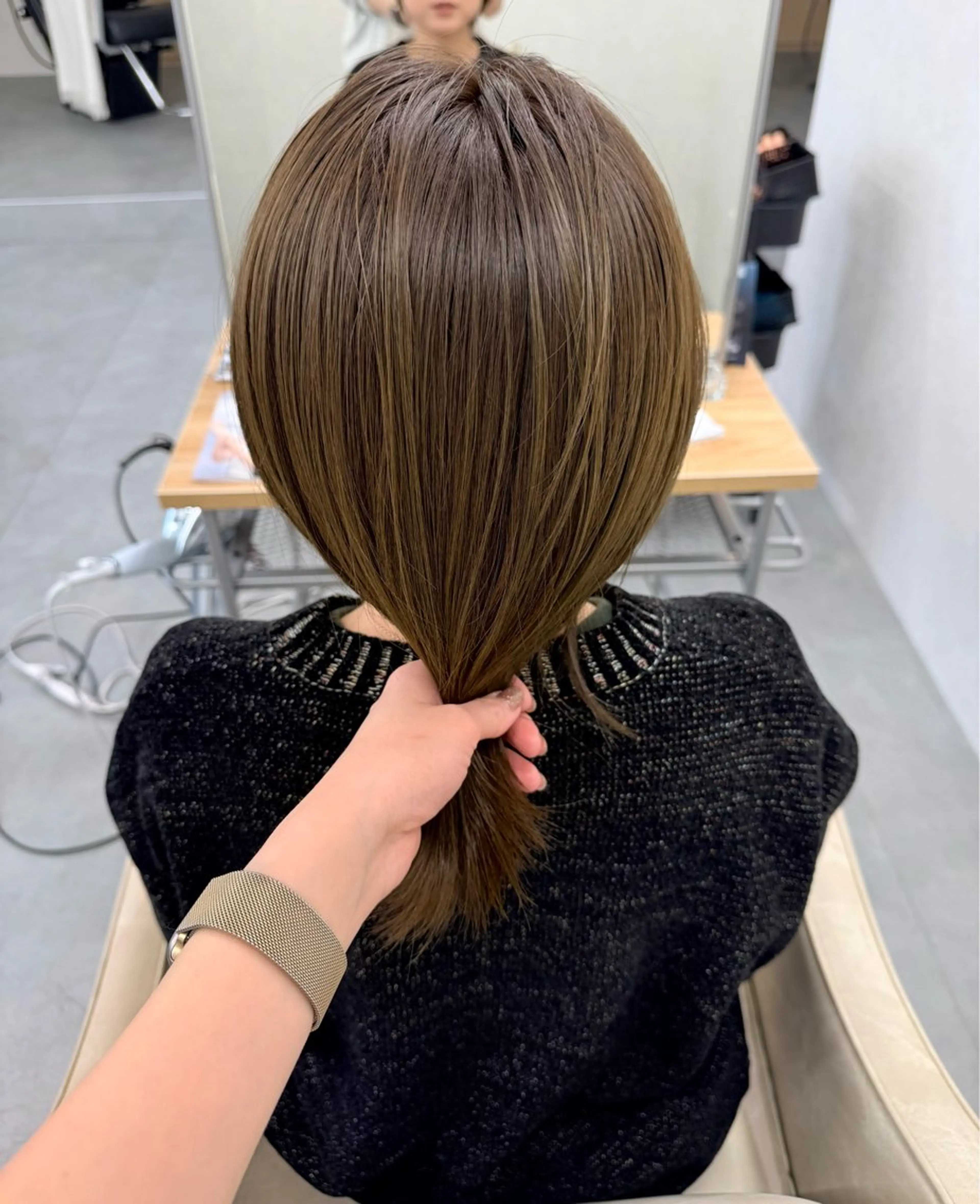 ミディアム 豊島 璃奈のヘアスタイル