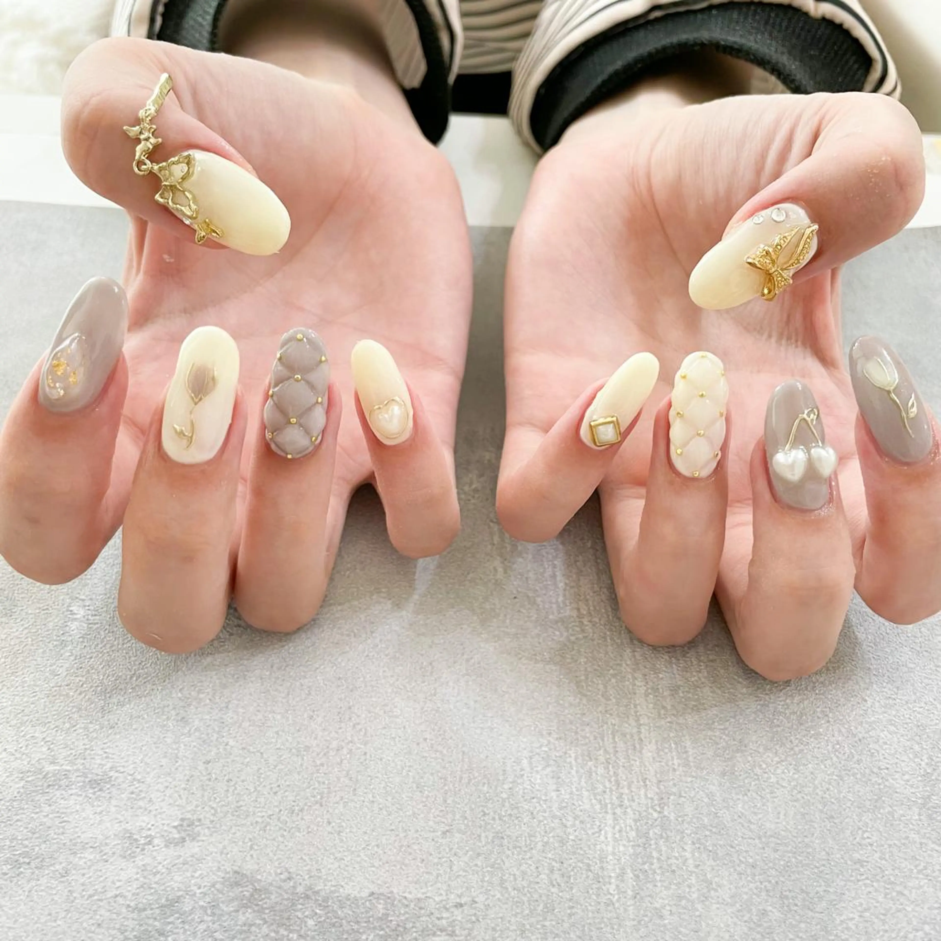 ネイル ハンドネイル ゴテゴテ💙ワンホン リオナのネイルデザイン