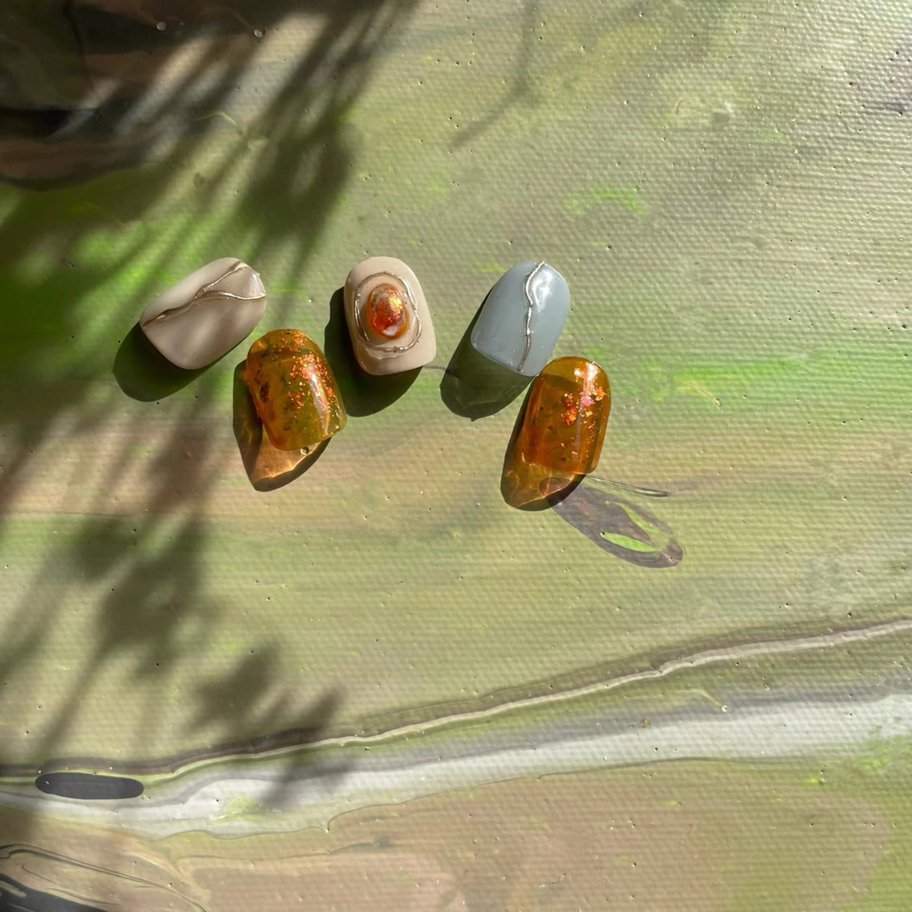 ネイル オーロラネイル 氷ネイル・うるうるネイル 韓国ネイル ミラーネイル ニュアンスネイル ハンドネイル VOLLMOND nailのネイルデザイン