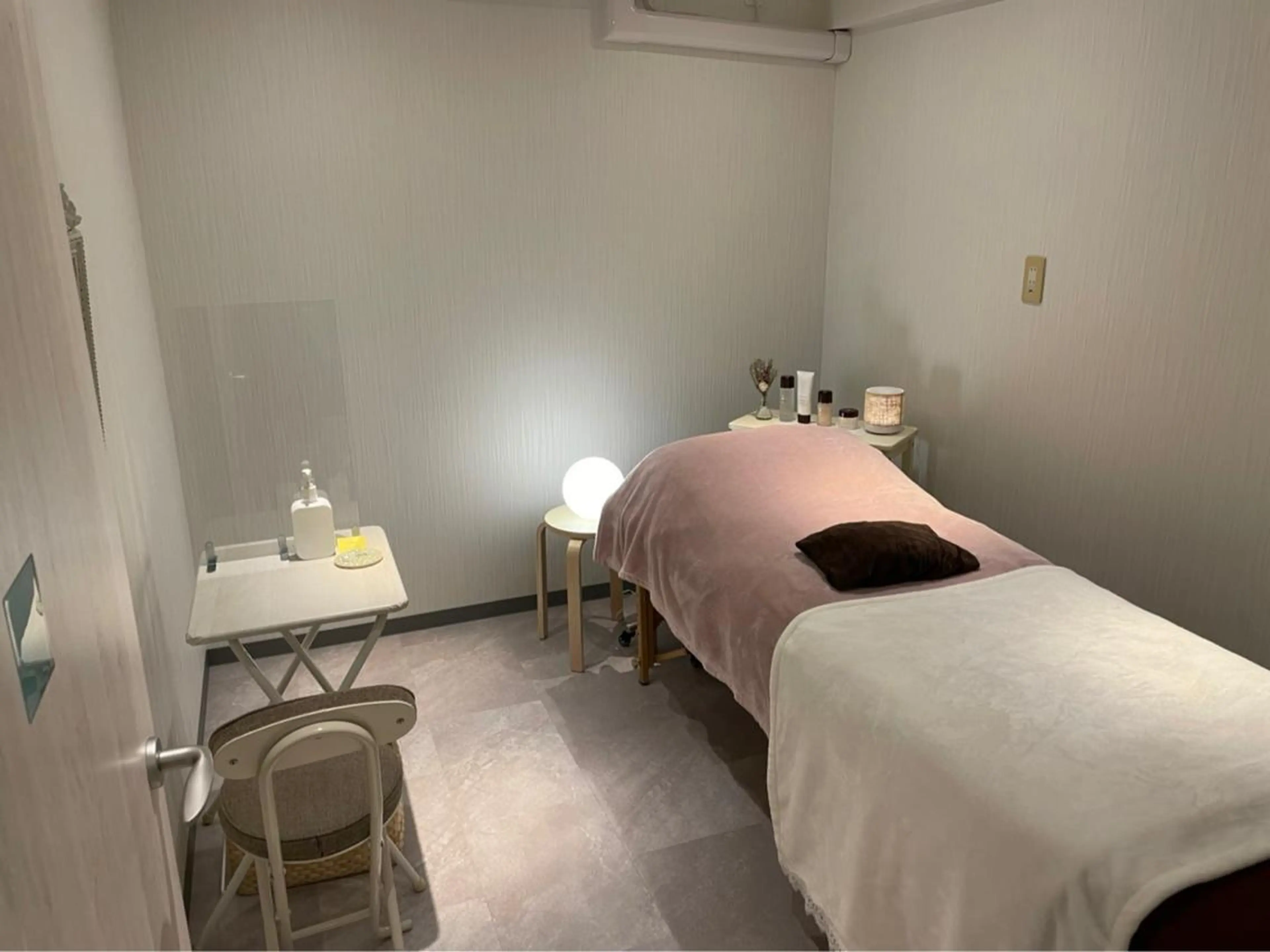 セミロング カラー パーマ ヘアアレンジ メンズ キッズ ネイル マツエク・マツパ アイブロウ ニキビ特化型エステ 🍋最短で肌質改善のエステ・リラクイメージ