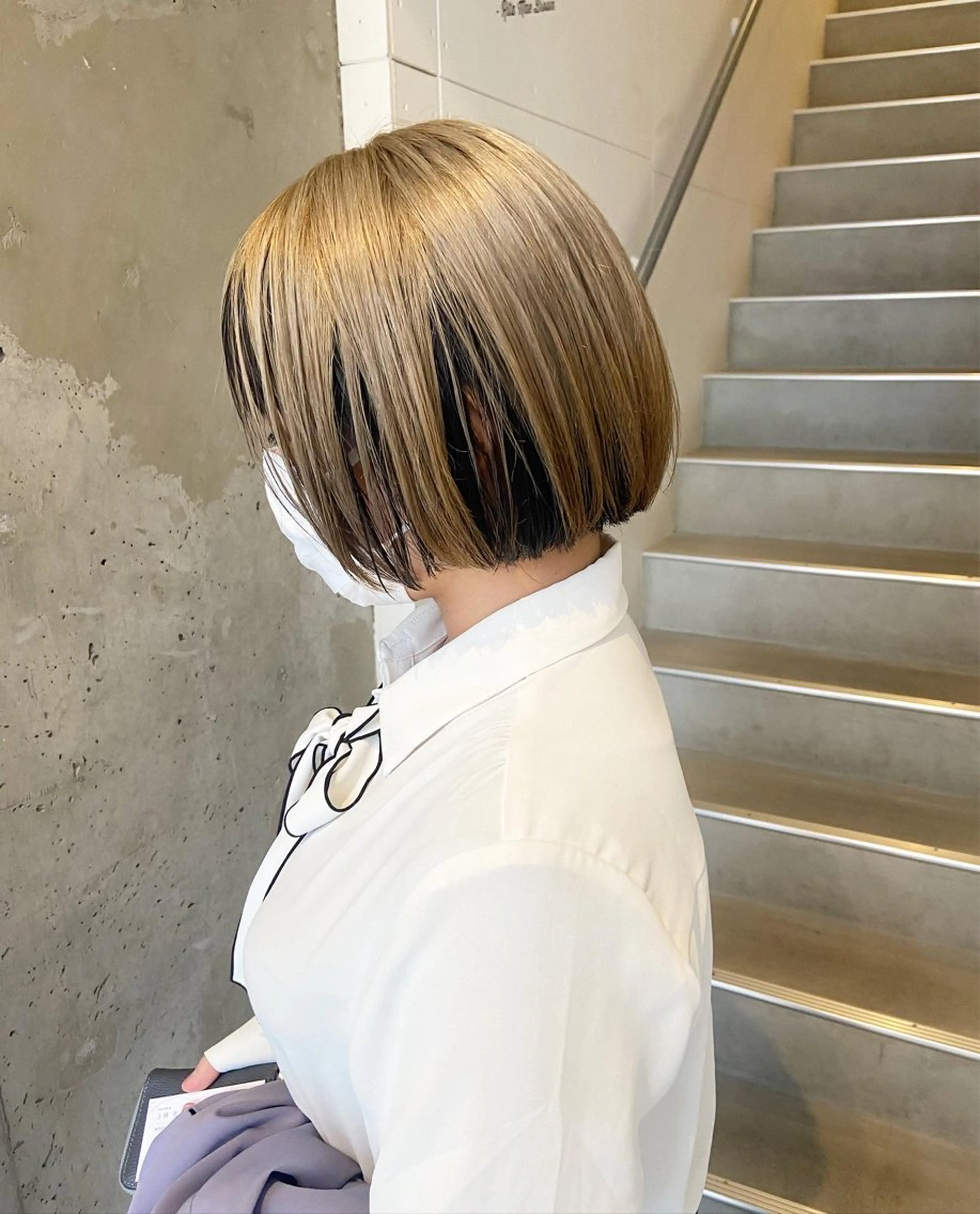 ショート カラー ブリーチ ヘアカラー トリートメント ウルフカット レイヤーカット上柿のヘアスタイル