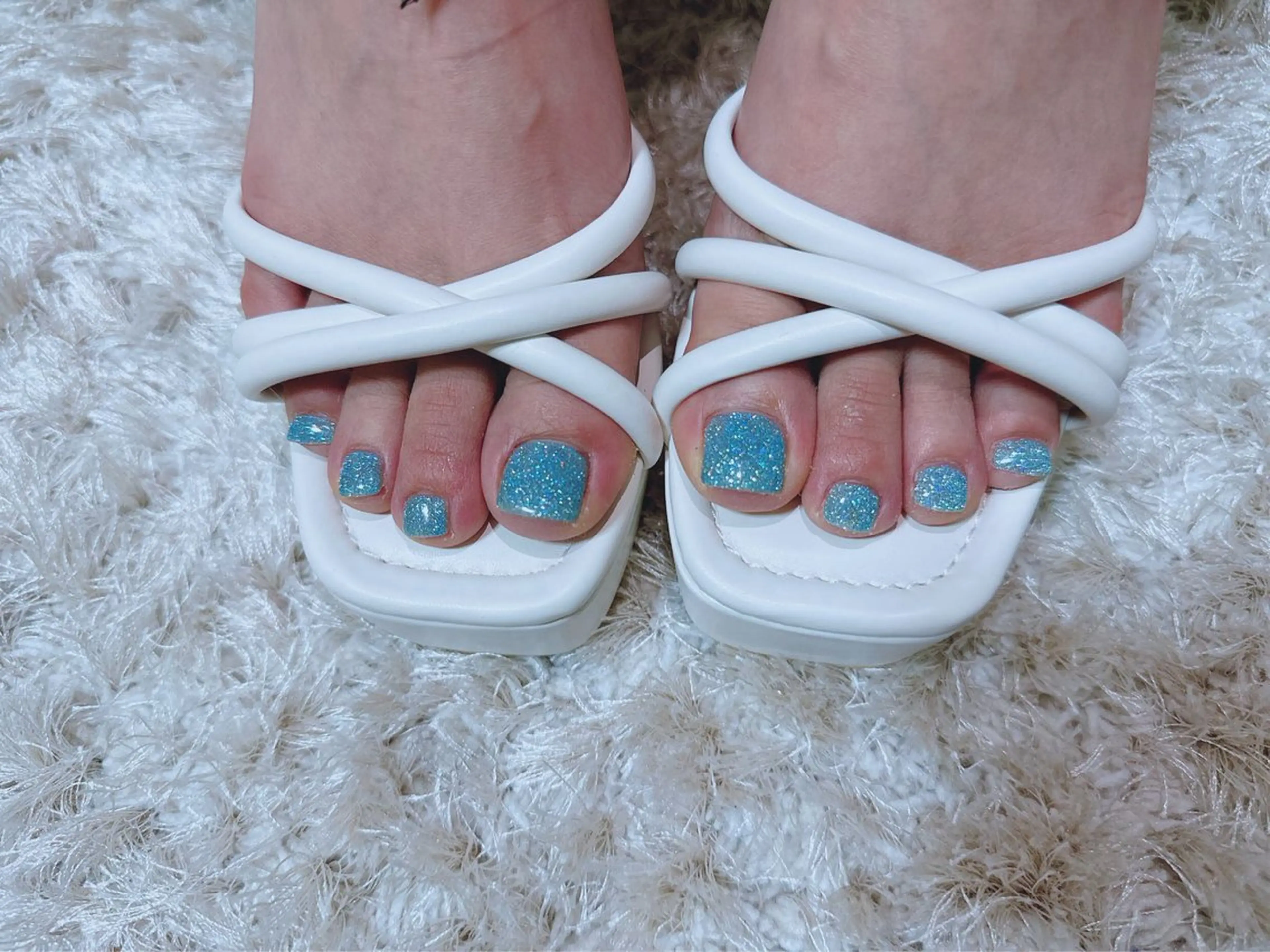 ネイル フットネイル ラメ(グリッター) ワンカラーネイル Azel nail 伊野麗のネイルデザイン