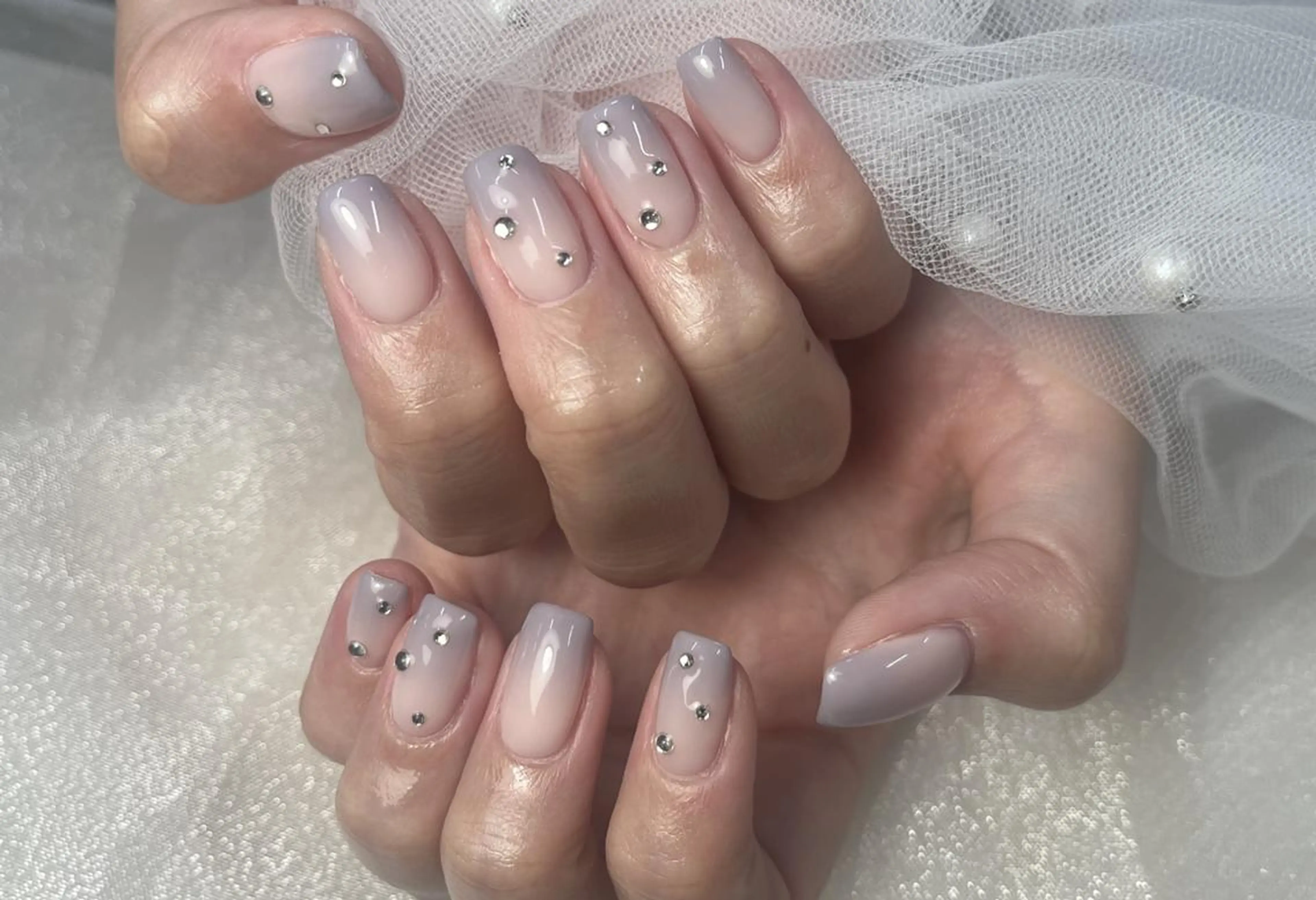 ネイル シンプルネイル ストーンネイル ハンドネイル ハンドケア ToliyDeliy Nail Salonのネイルデザイン