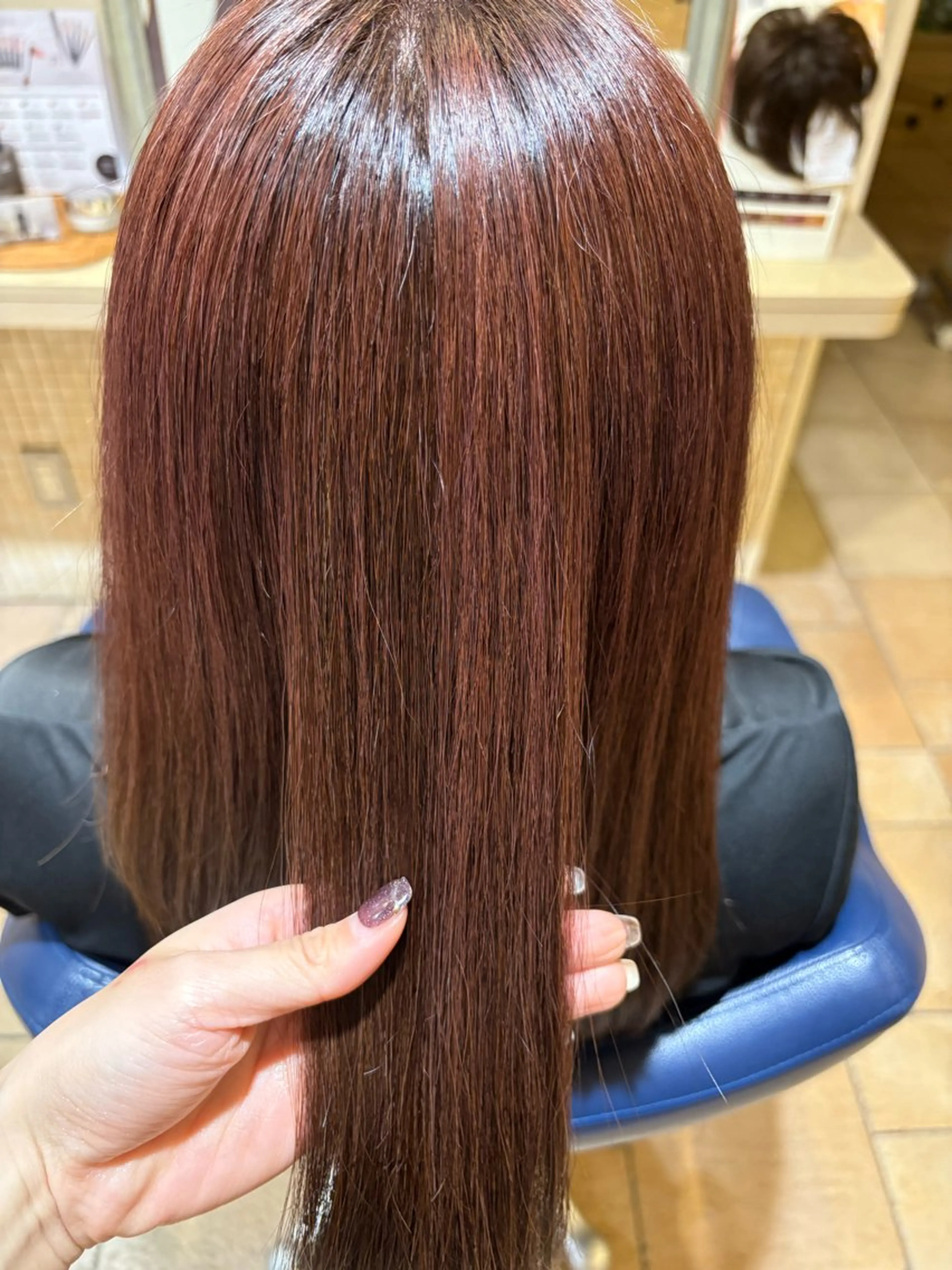 ロング ラベンダーベージュ 藤本 早耶のヘアスタイル