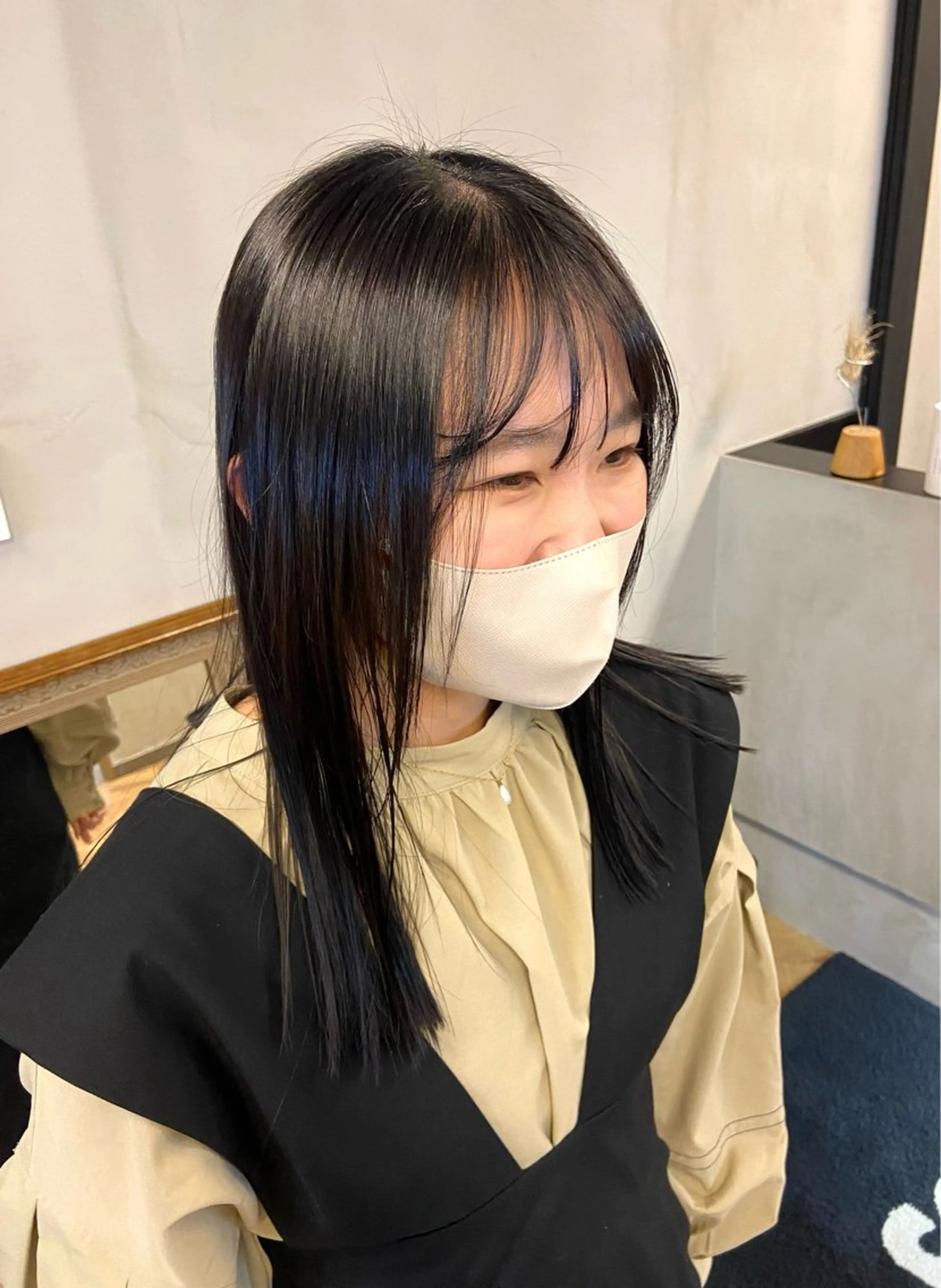 セミロング カラー ベージュカラー ブリーチ 透明感カラー ダークグレー ダークグレージュ ヘアカラー トリートメント mana／ブリーチ なし／ベージュ／暖色のヘアスタイル