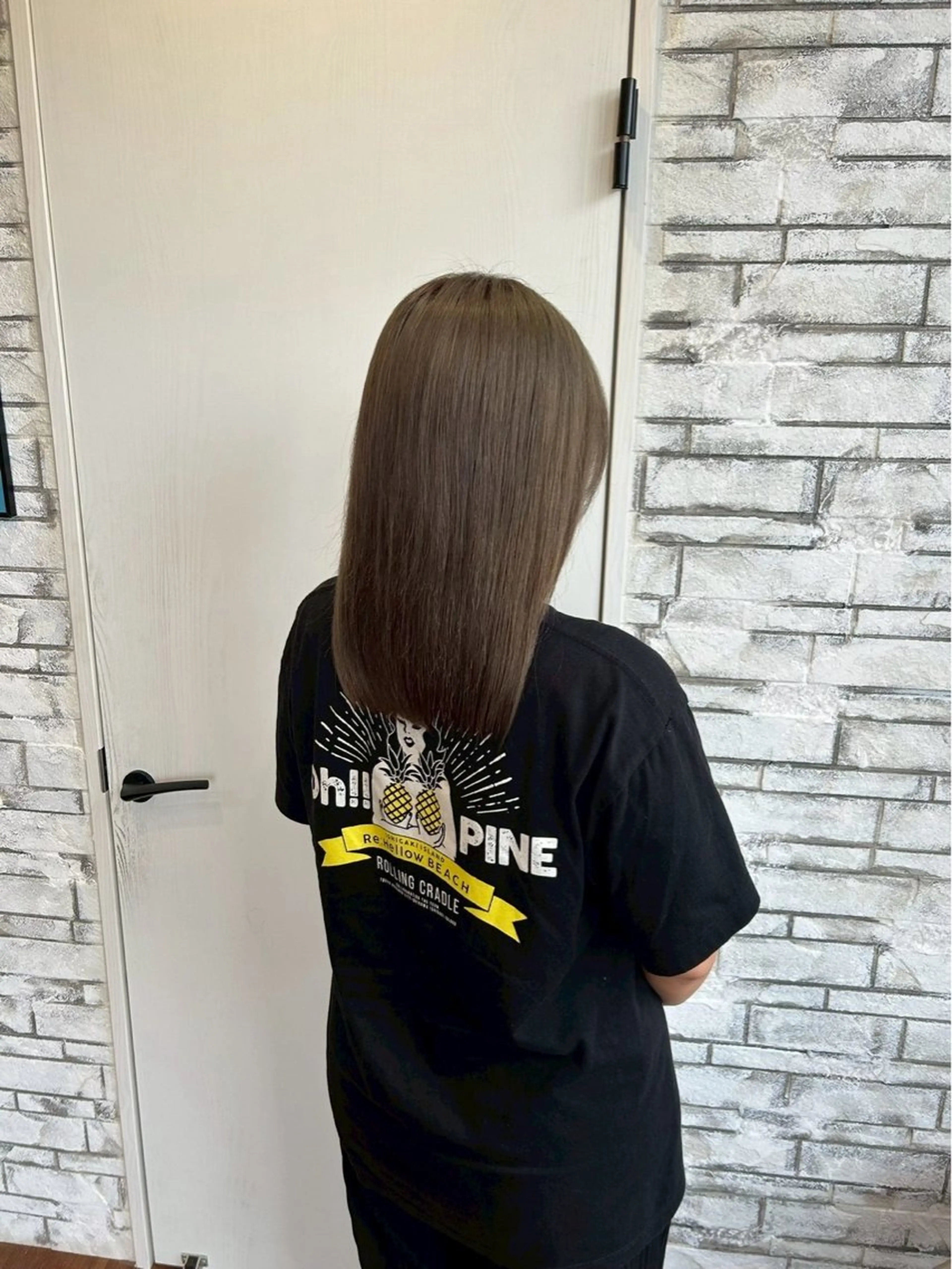 セミロング 伴 星来のヘアスタイル