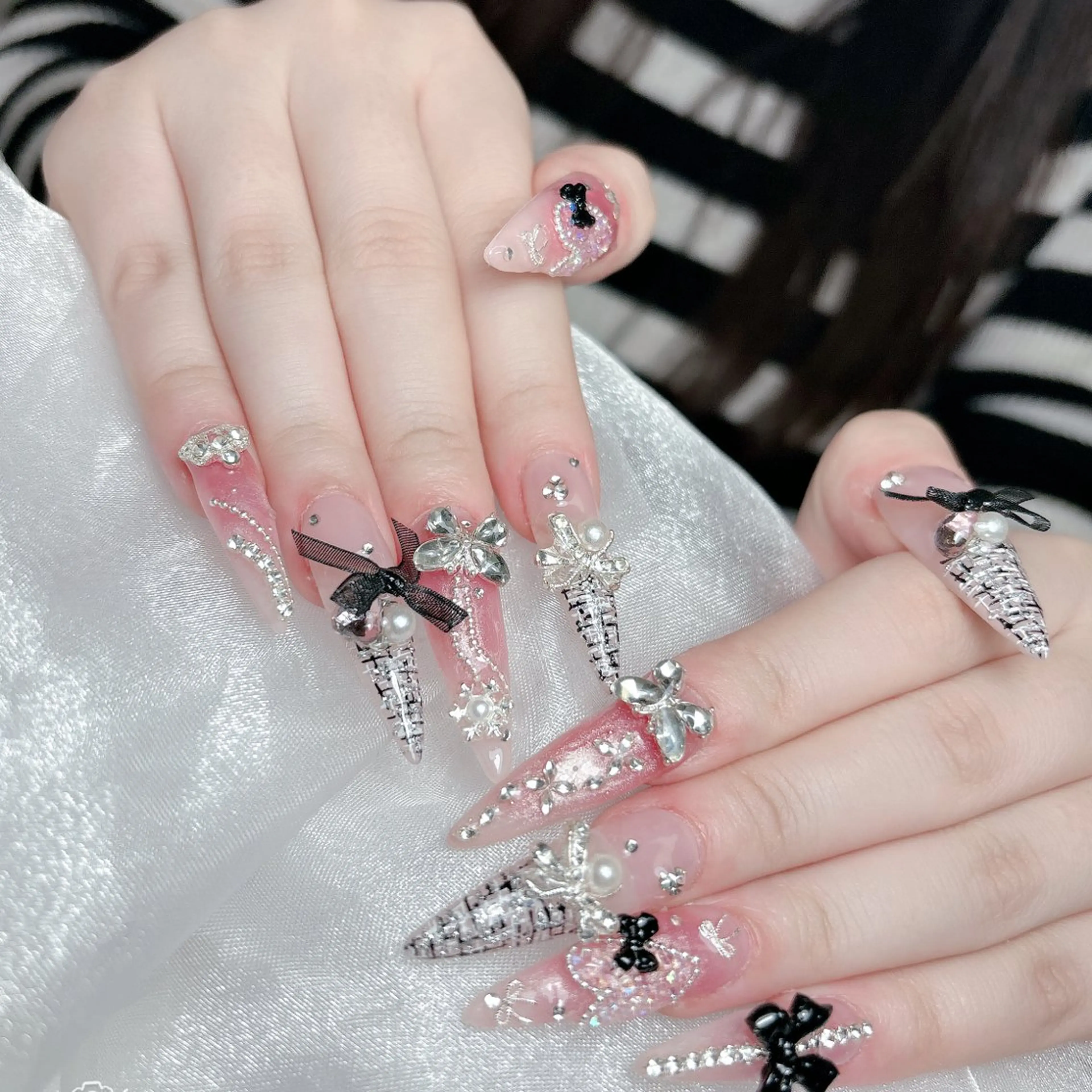 ネイル 成人式 ジェルネイル ロングネイル マグネットネイル ミディアムネイル ハンドネイル MoMoA Nail ネイル長さ出し専門店のネイルデザイン