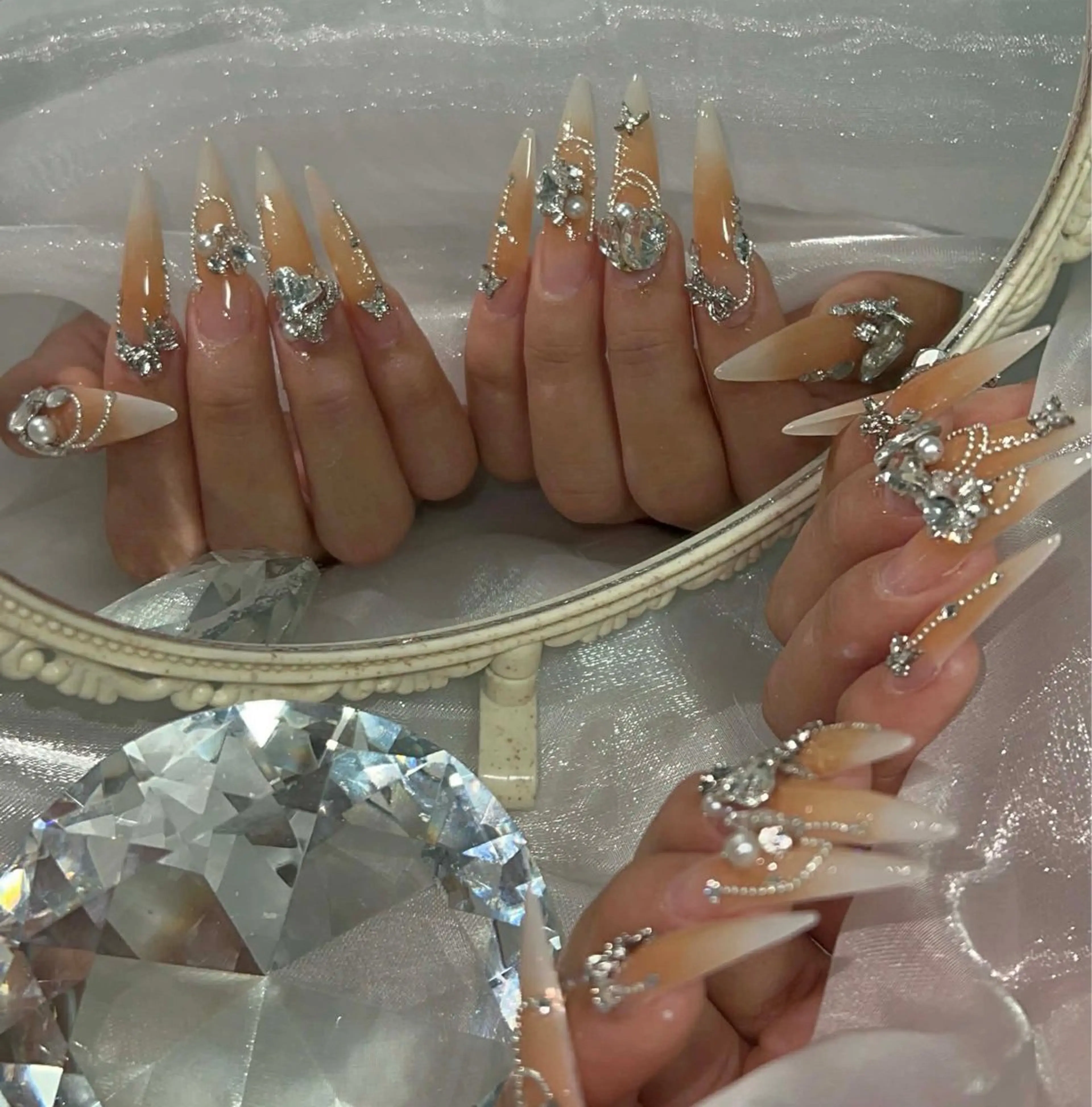 ネイル オーロラネイル クリアネイル 成人式 フラッシュネイル ジェルネイル ハンドネイル Amee Nail Salonのネイルデザイン