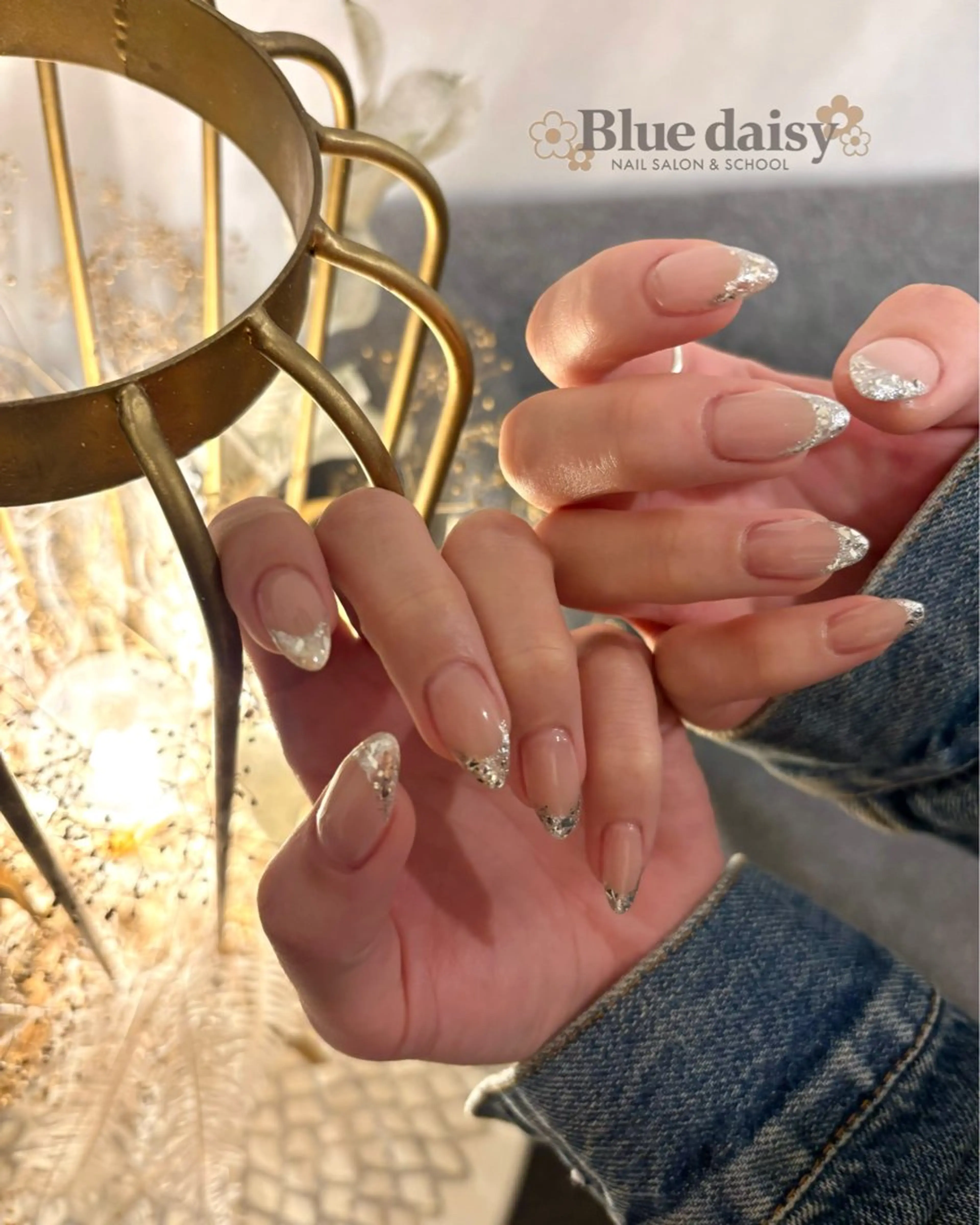 ネイル フレンチネイル ガラスフレンチ ハンドネイル Blue daisy 栄本店のネイルデザイン