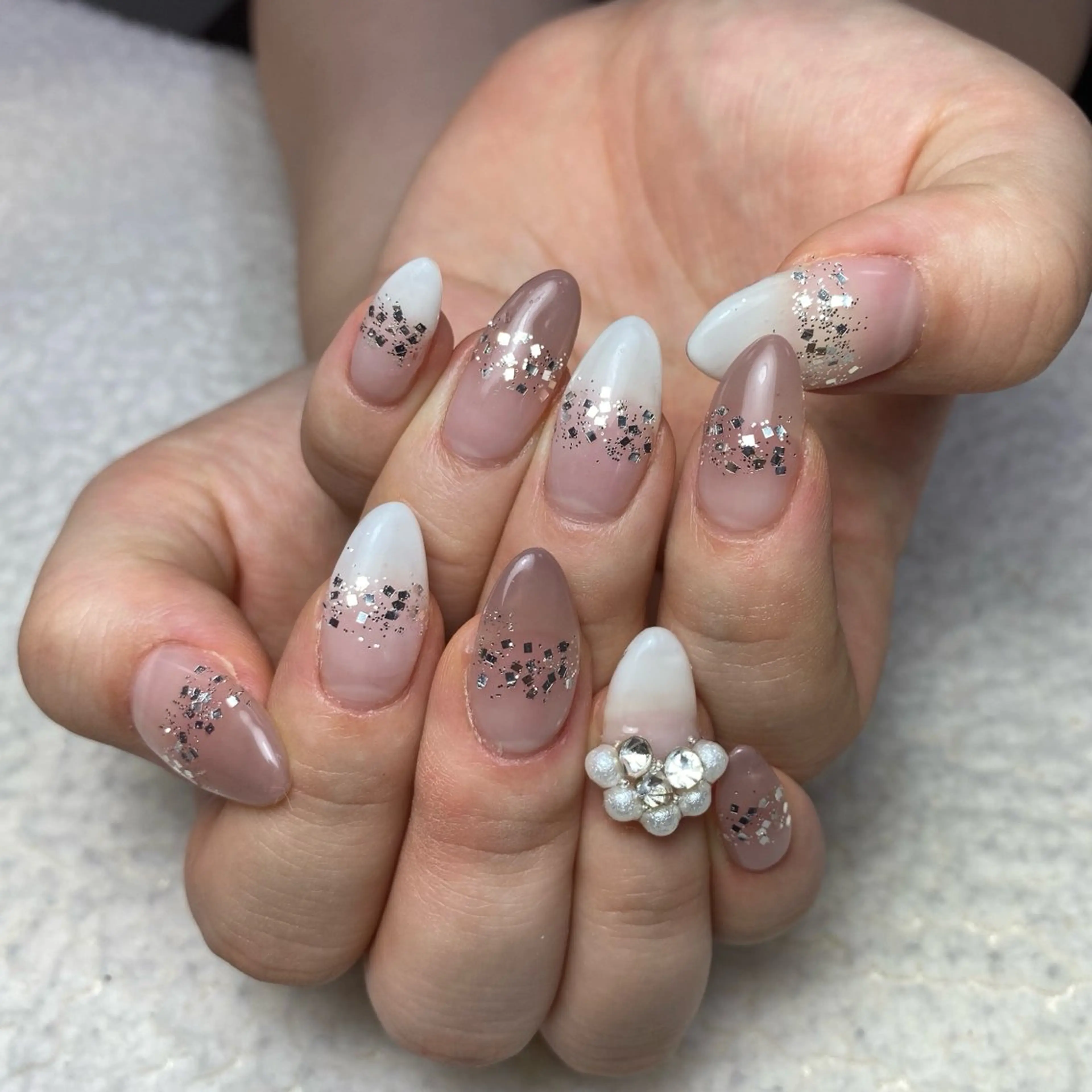 ネイル グラデーション ラメ(グリッター) シンプルネイル ハンドネイル COCO+所属・COCO +のエステ・リラクイメージ