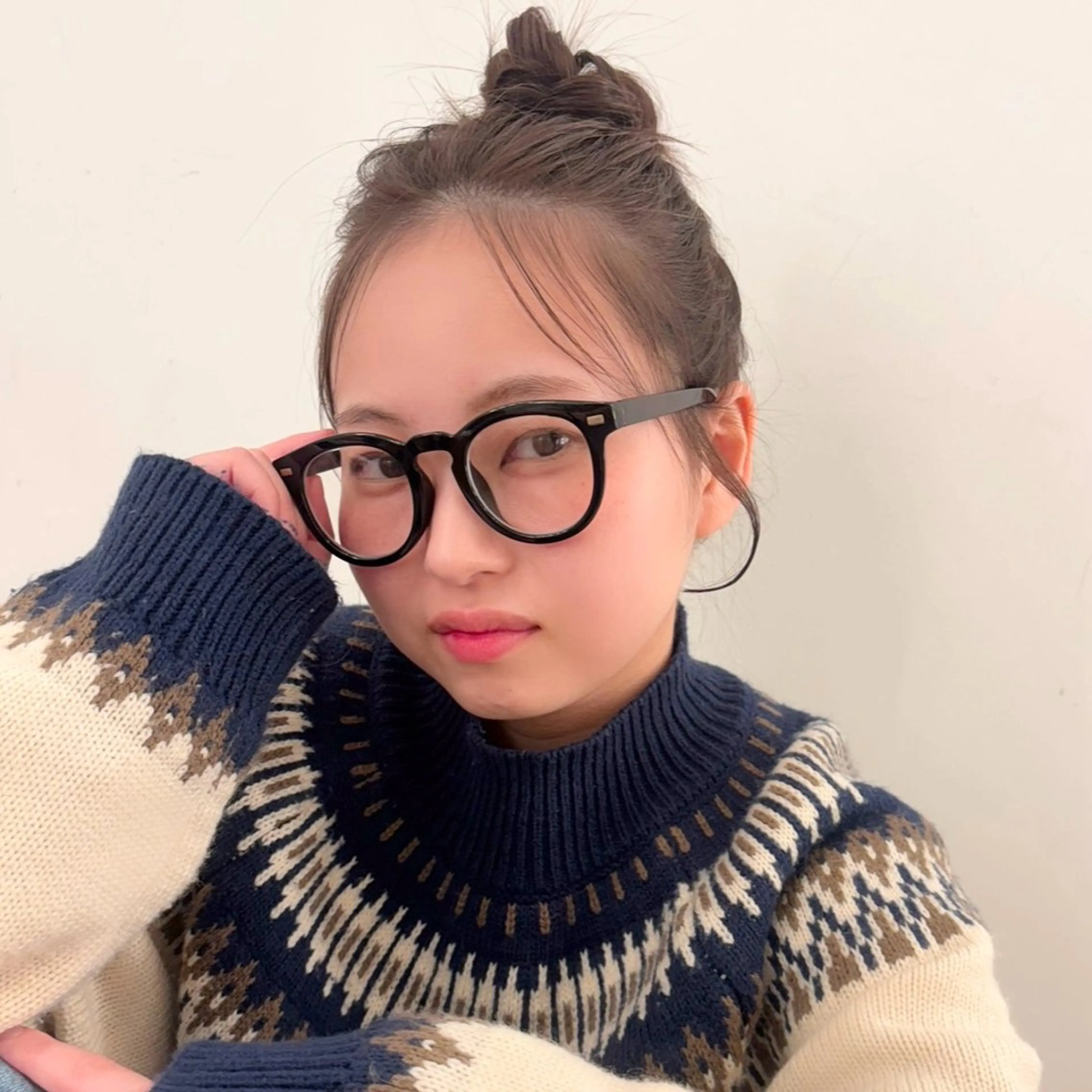 ミディアム お団子ヘア 顔周りカット KEYMAN HARUKAのマツエク・マツパデザイン