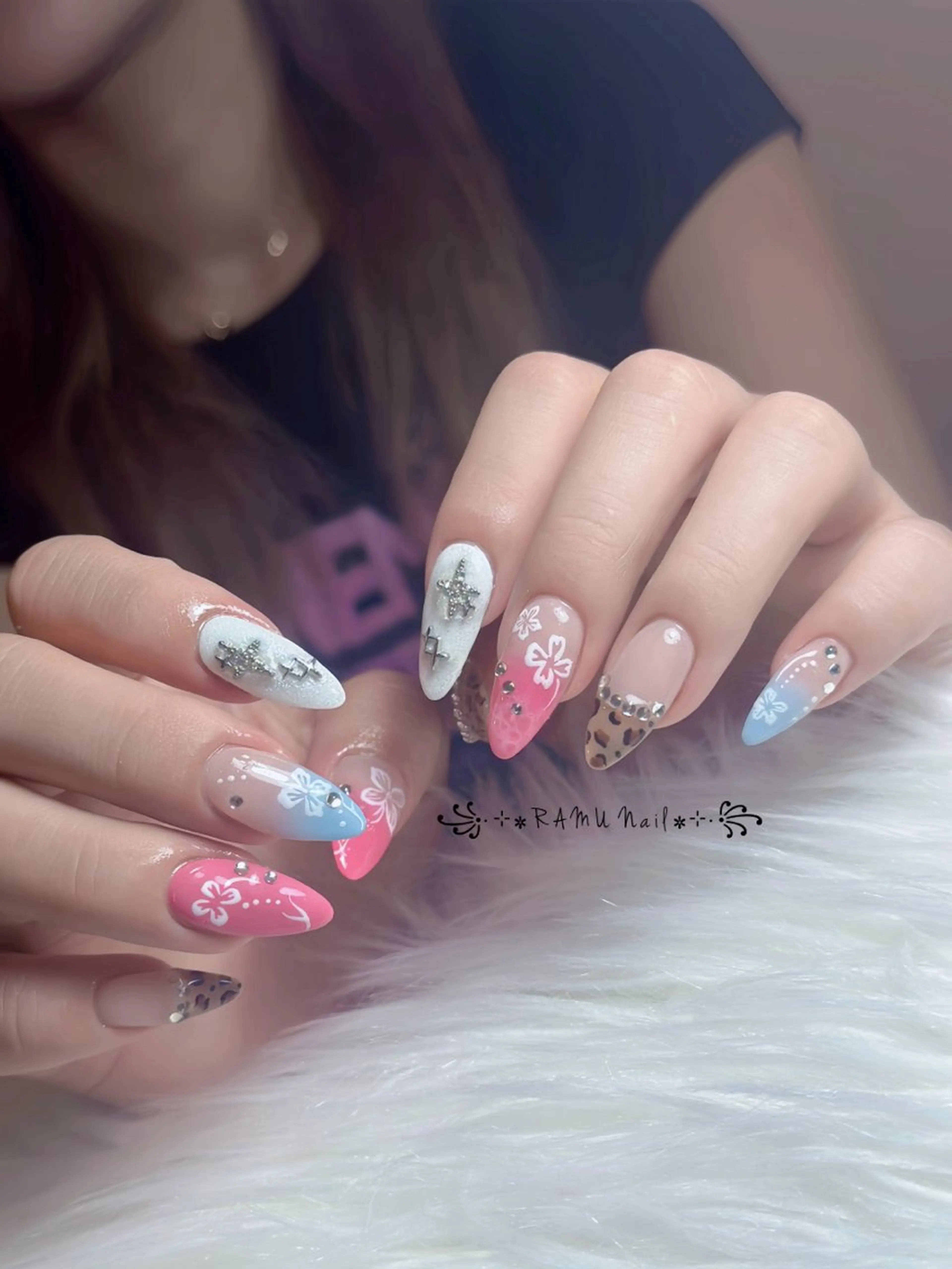 ネイル チークネイル フレンチネイル グラデーション キラキラネイル 韓国ネイル ハンドネイル RAMU_Nail 池袋店のネイルデザイン