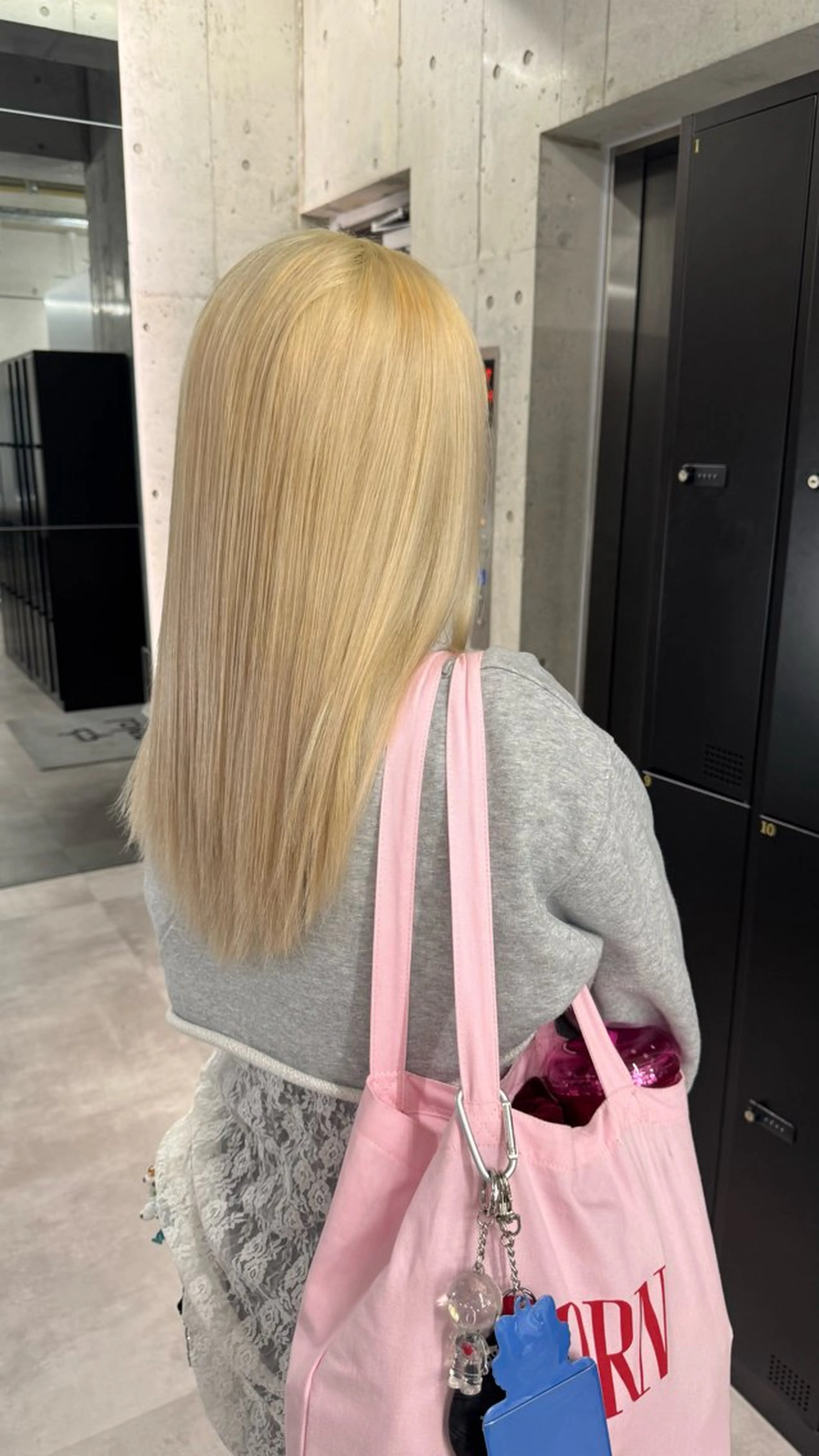 セミロング カラー ブリーチ ブロンド ケアブリーチ ダブルカラー 顔周りカット カット ヘアカラー トリートメント shio ハイトーン 💗【福岡天神】のヘアスタイル