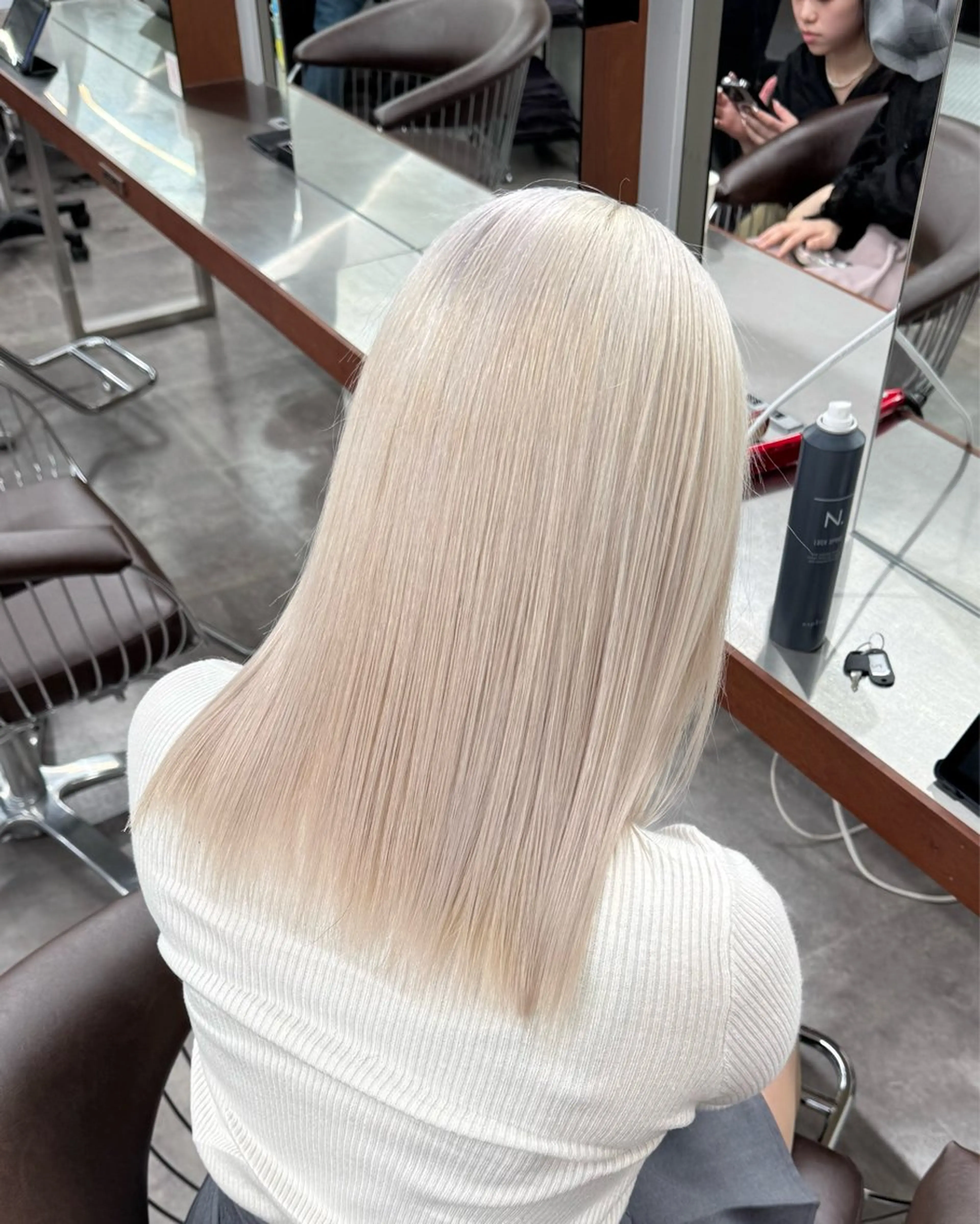 ミディアム カラー アッシュ ベージュカラー ブリーチ ケアブリーチ ダブルカラー カット ヘアカラー トリートメント ブリーチ　ハイトーン 特化🌈フジタハルキのヘアスタイル
