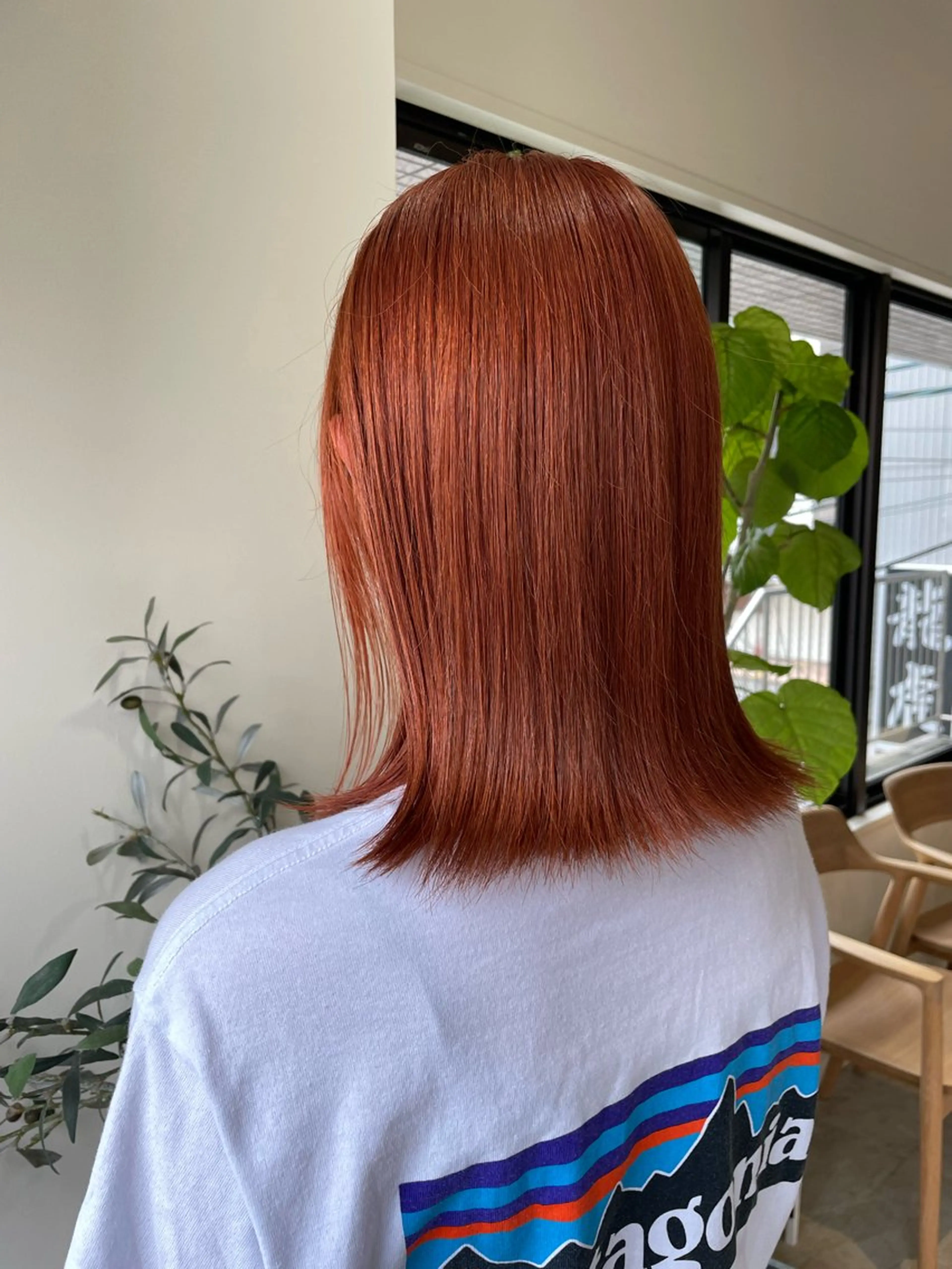 カラー ブリーチ ダブルカラー ブリーチなしカラー オレンジ 今枝莉菜 上品なツヤカラーのヘアスタイル