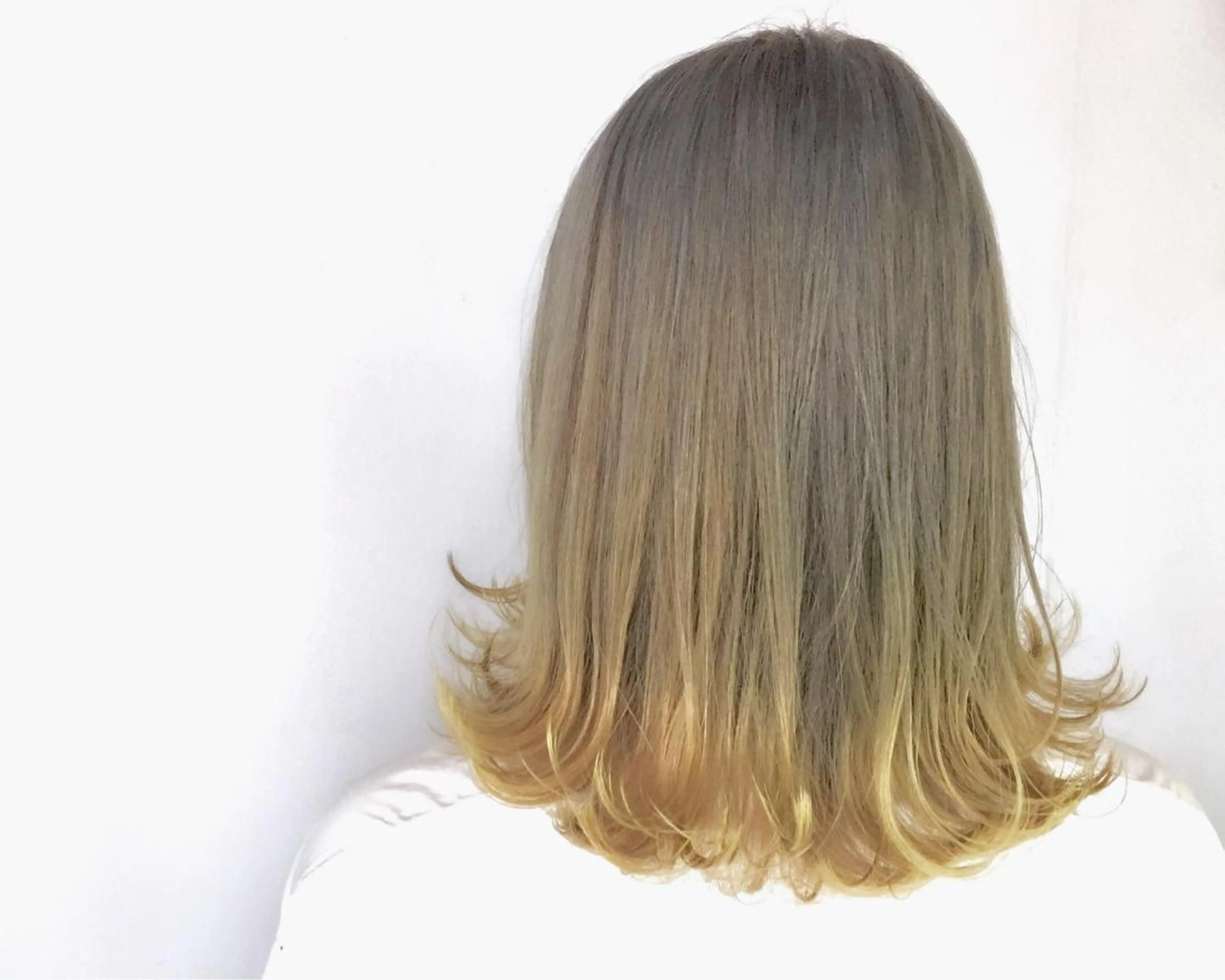 セミロング カラー VIRETTA 【ヴィレッタ】のヘアスタイル