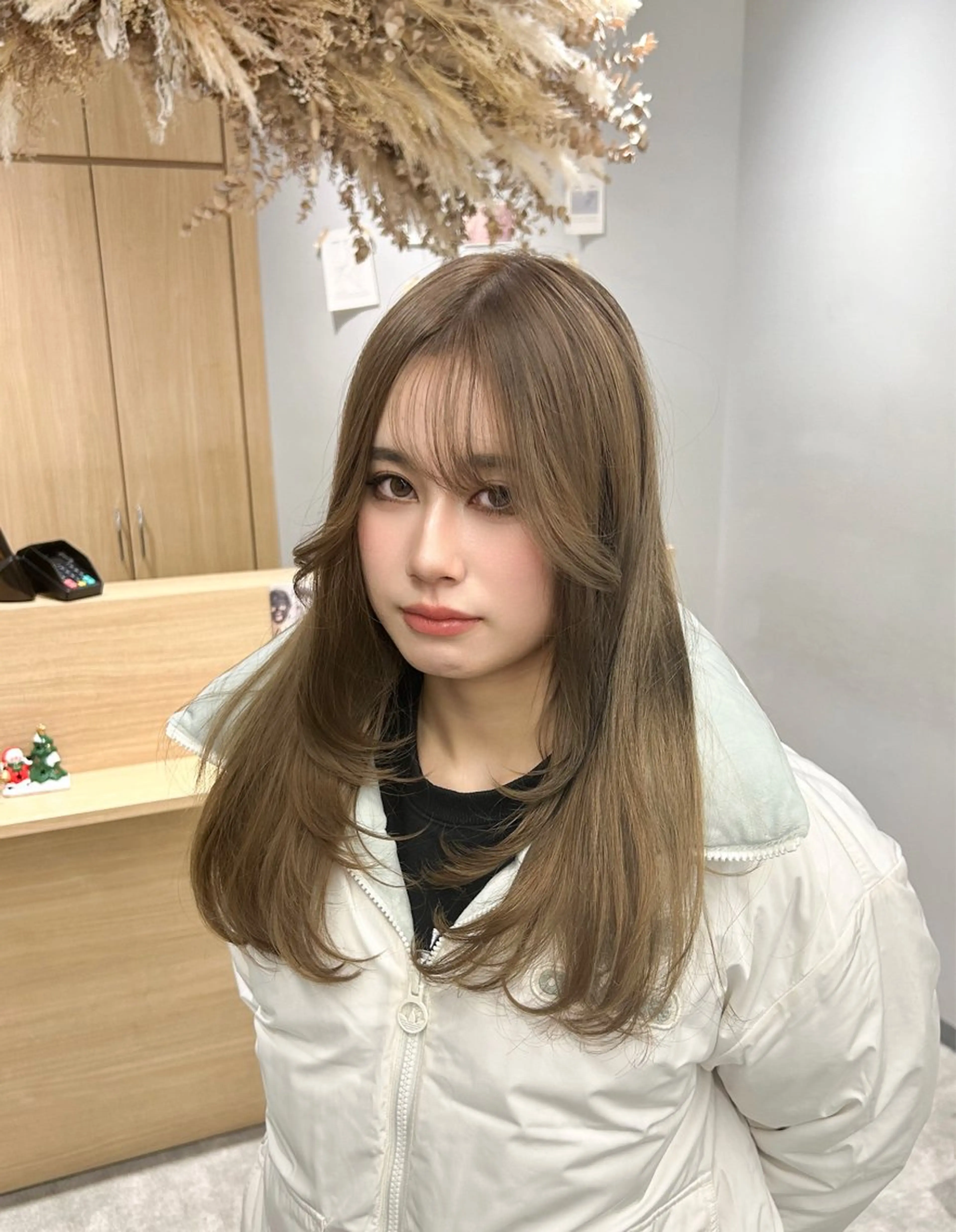 ロング カラー ベージュカラー ブリーチ レイヤーカット ワンホンヘア 韓国ヘア×レイヤー カット/上田丈也のヘアスタイル