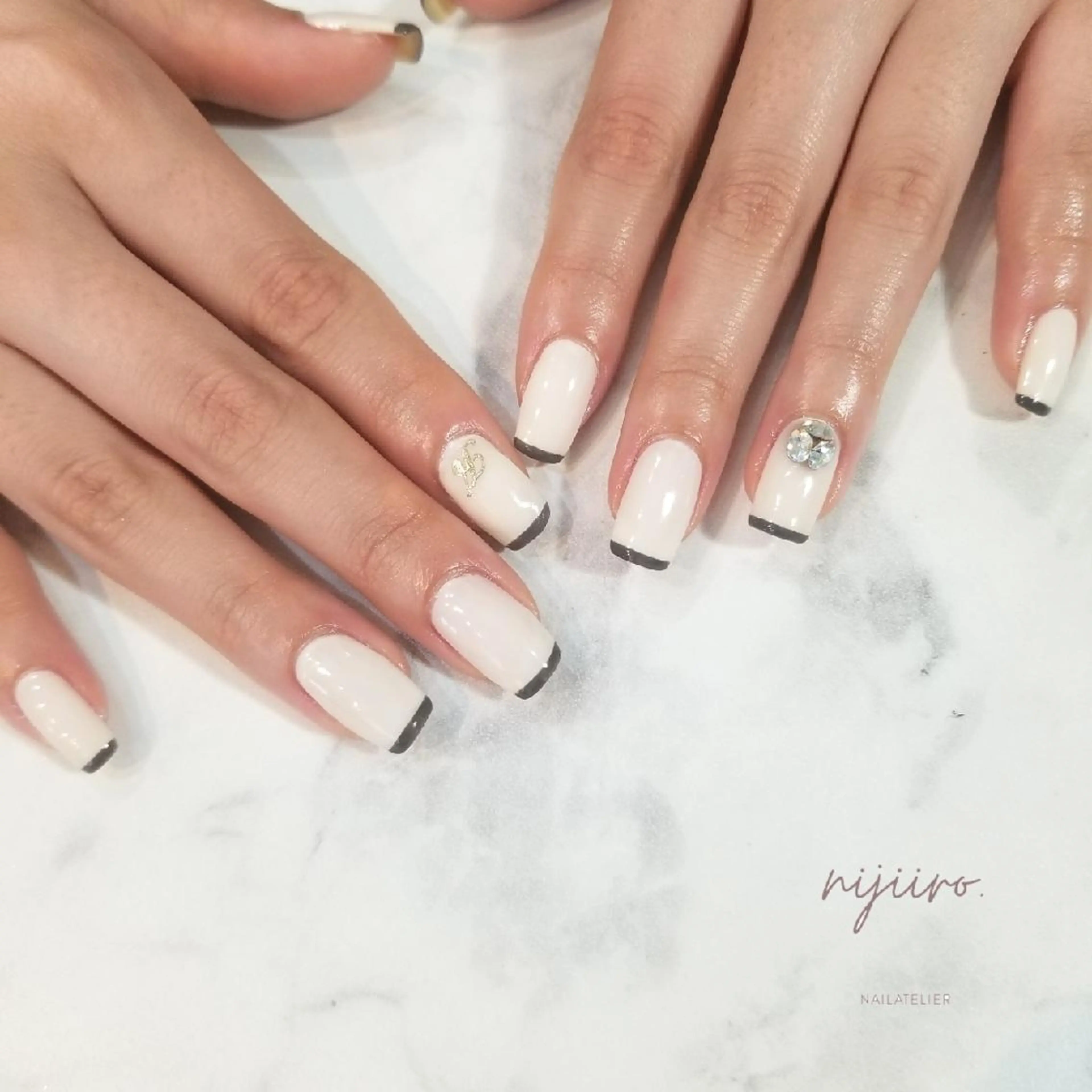 ネイル フレンチネイル ハンドネイル nijiiro🌈 サトウのネイルデザイン