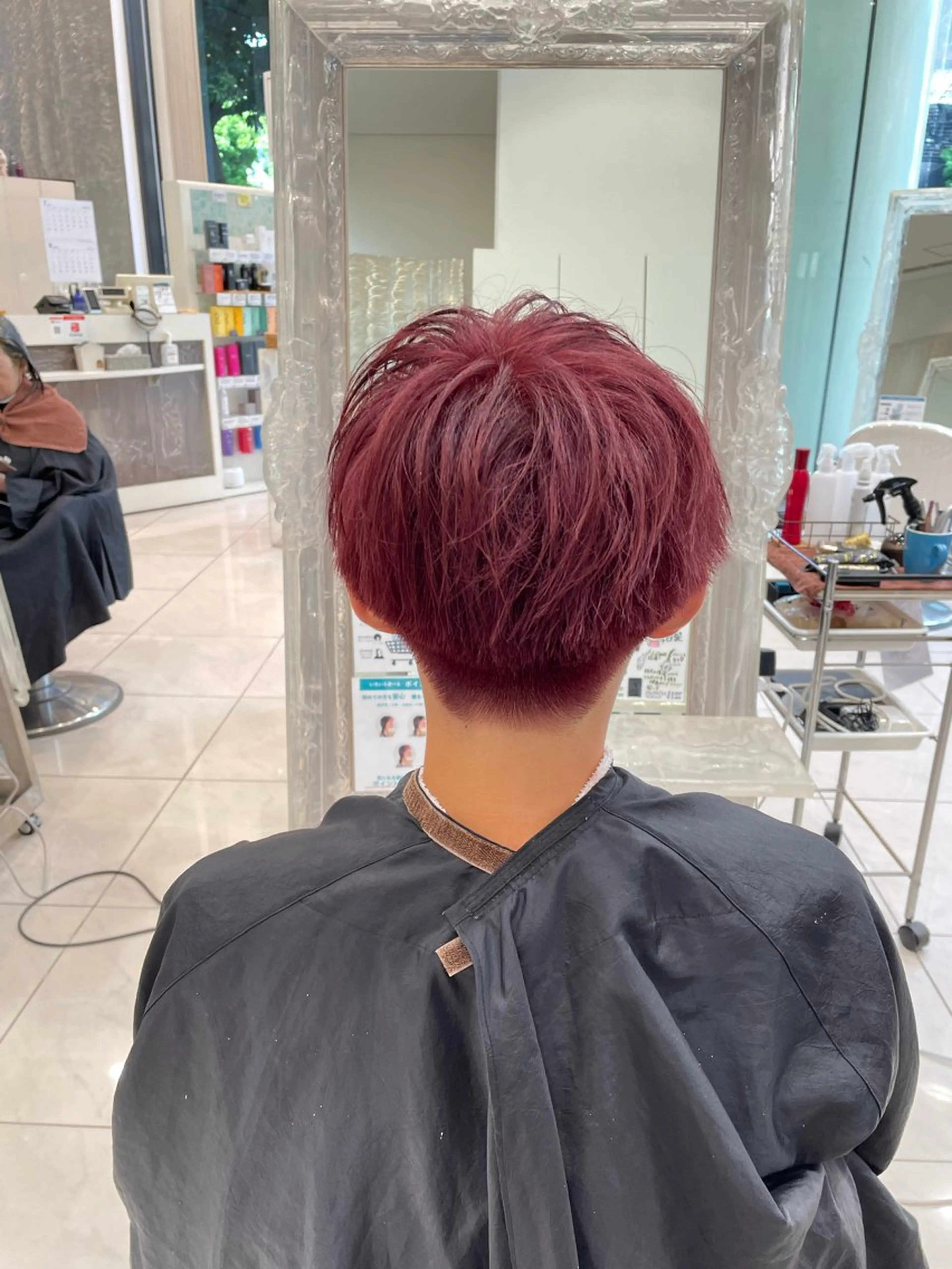 カラー ヘアカラー 磯谷 怜寿のヘアスタイル