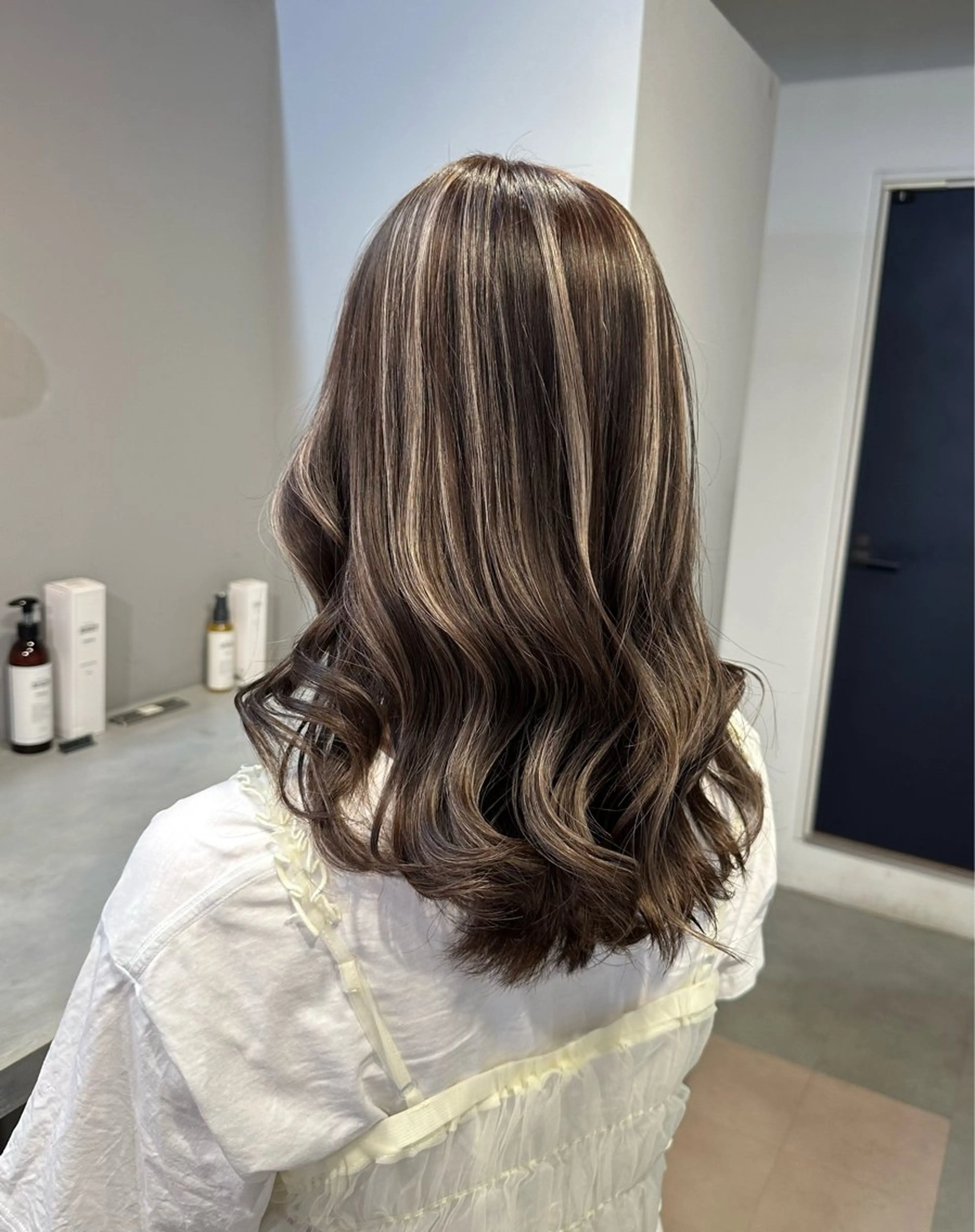 ミディアム カラー デザインカラー ハイライトカラー ハイライト ヘアカラー トリートメント 🌟ハイライト/ハイ トーン🌟MIKIのヘアスタイル