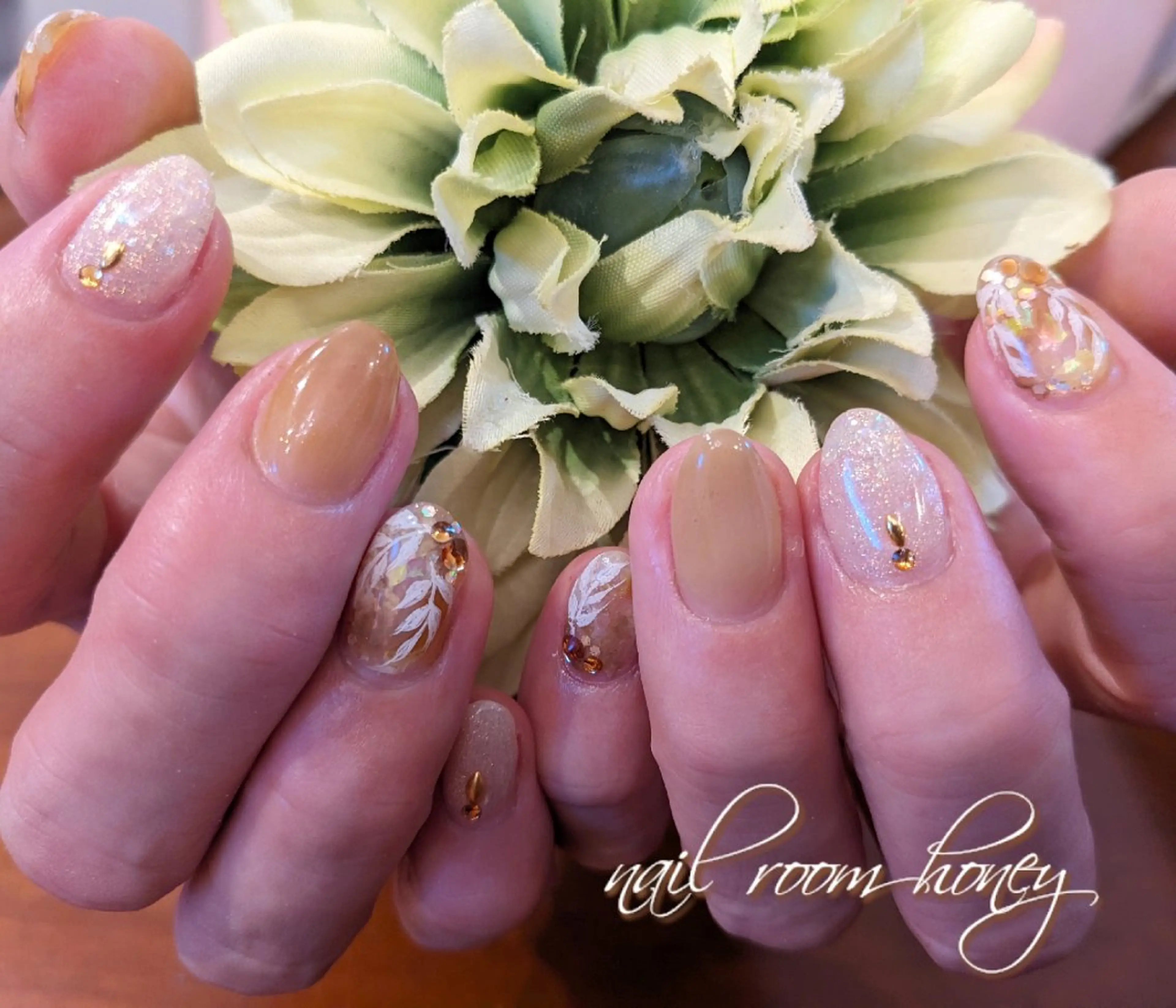 ネイル アートネイル ブラウン ハンドネイル nail room  honeyのネイルデザイン