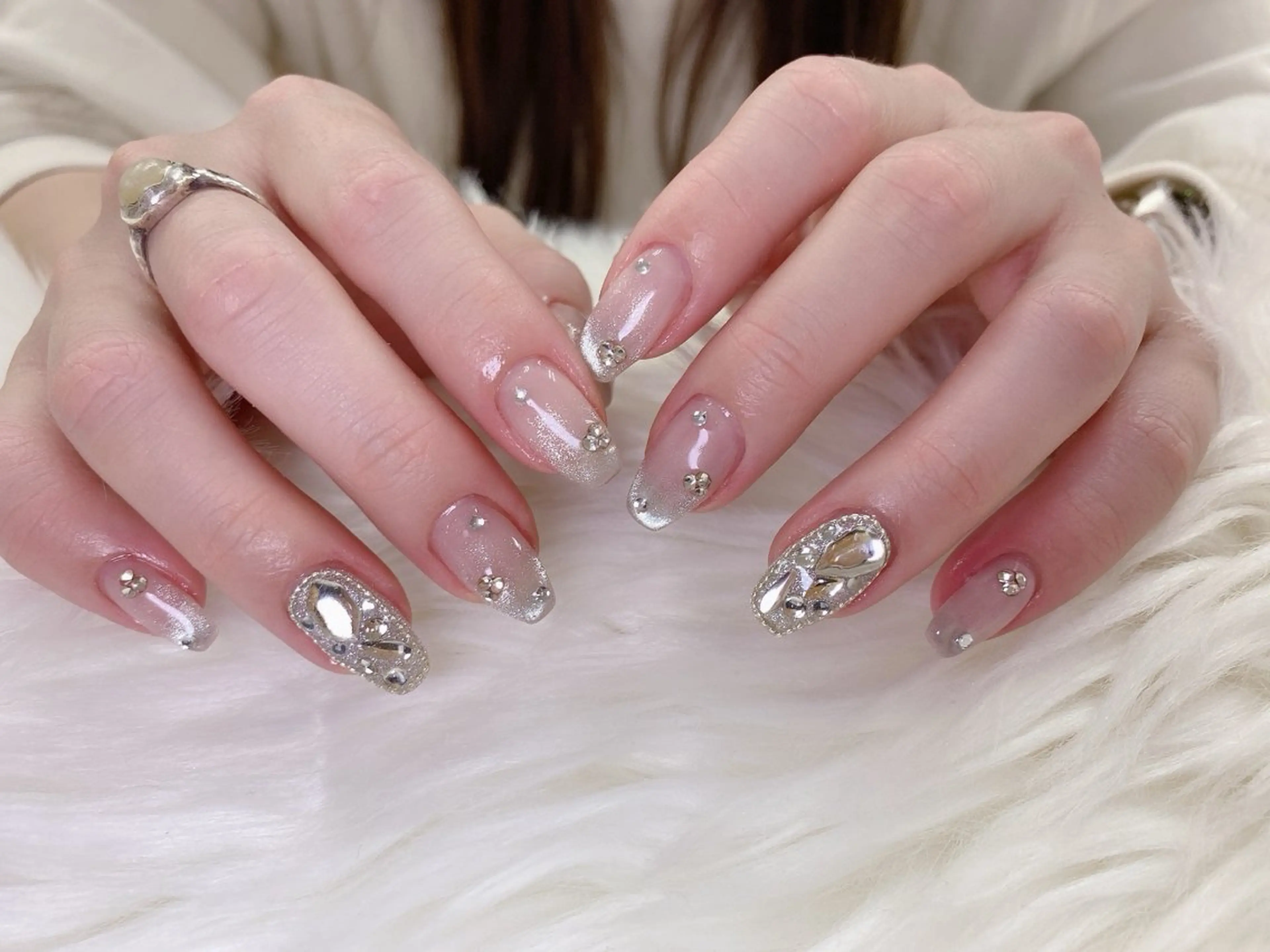 ネイル フレンチネイル グラデーション キラキラネイル 韓国ネイル マグネットネイル ハンドネイル ハンドケア Hara Nail 【パラジェル使用】のネイルデザイン