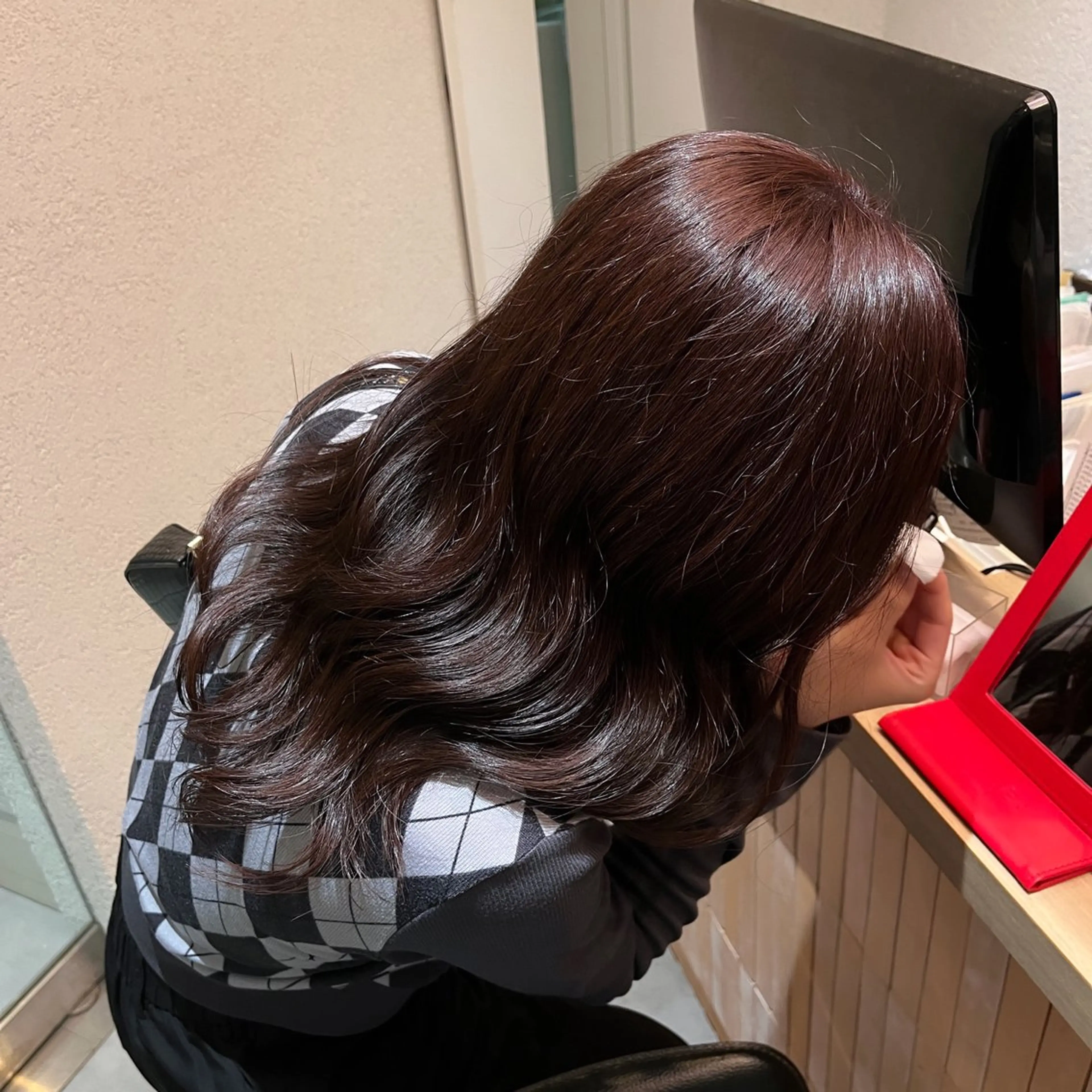 ロング カラー ブリーチ ブリーチなしカラー パープルカラー 本田 茜のヘアスタイル