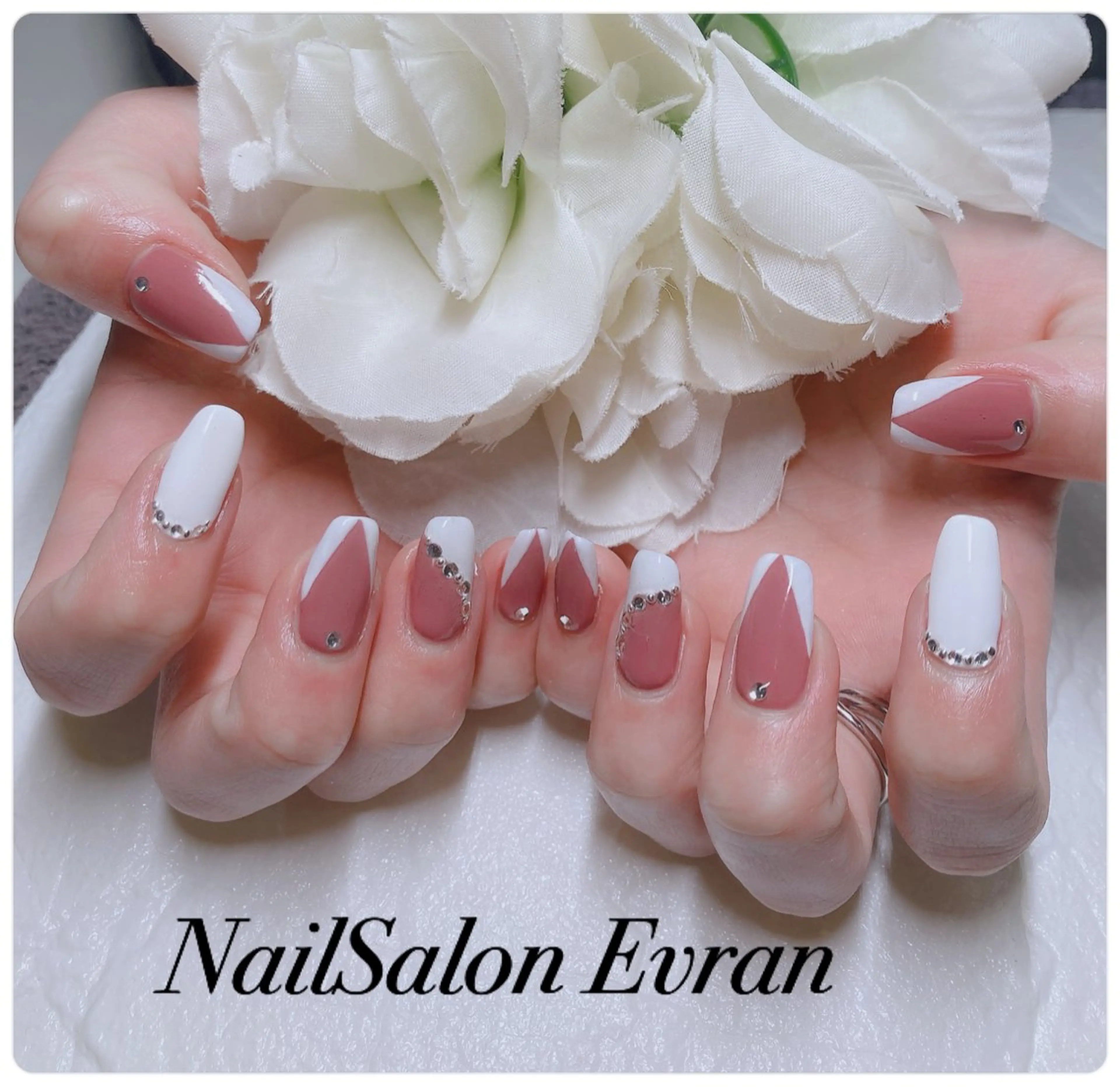 ネイル アートネイル フレンチネイル マグネットネイル 持ち込み ニュアンスネイル Nail salon Evranのネイルデザイン