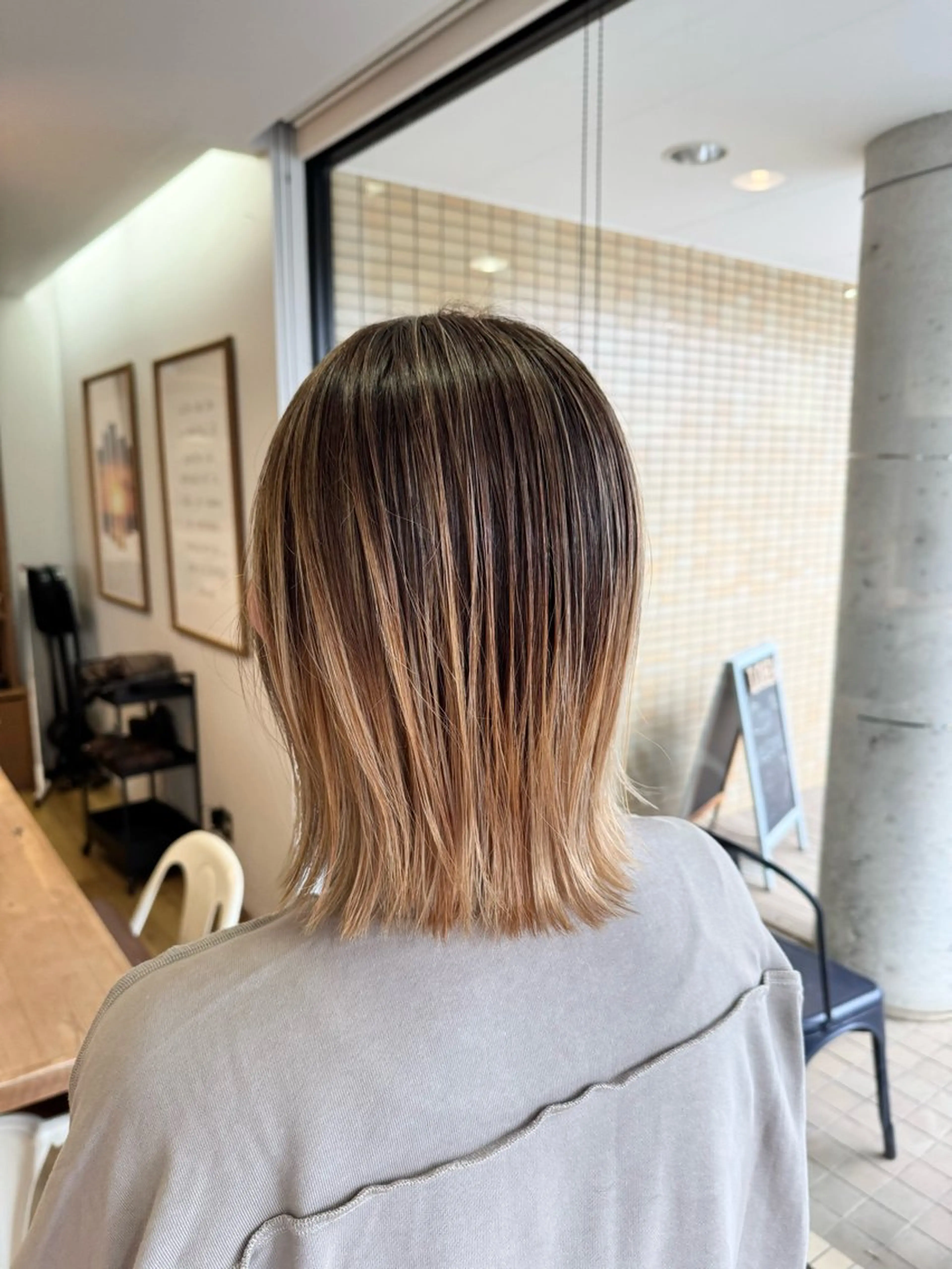 ミディアム カラー バレイヤージュ グラデーションカラー ハイライトカラー ハイライト レイヤーカット ヘアカラー トリートメント ツキダテ ユイのヘアスタイル