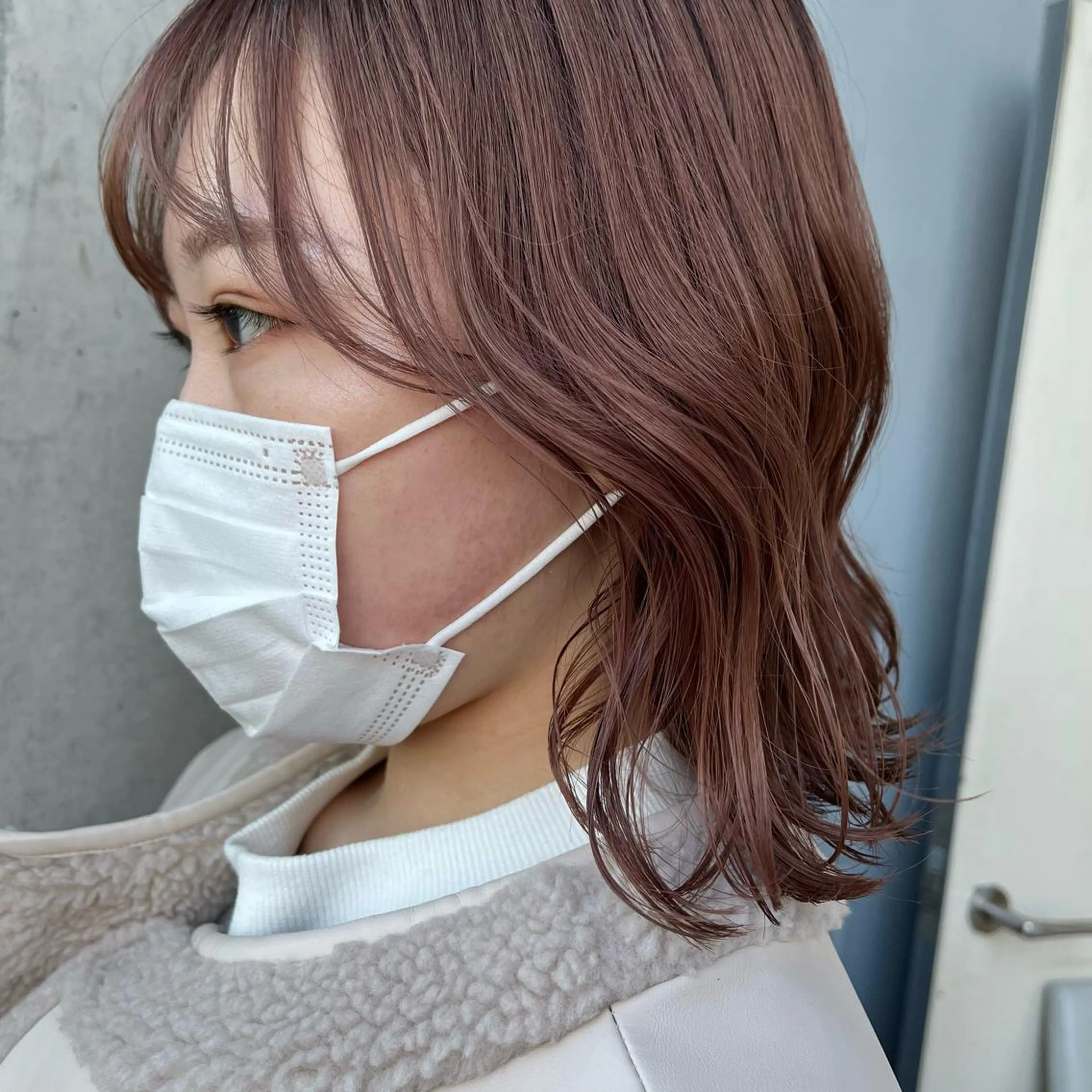 ショート カラー ベージュカラー ブリーチ ピンクカラー ピンクベージュ ヘアカラー トリートメント サソウ ユリエ🥥のヘアスタイル