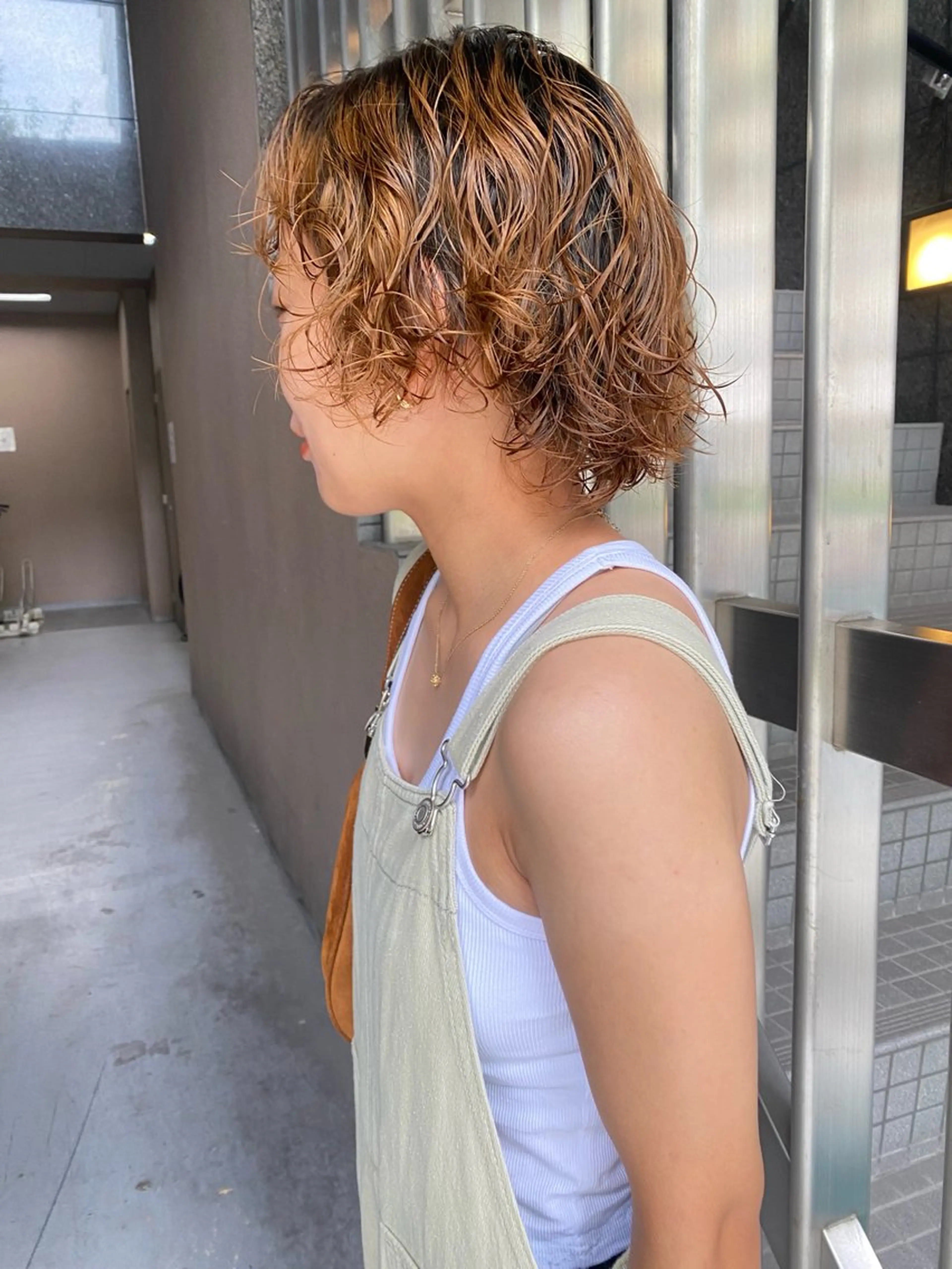 ミディアム 薄暮 マツイ　レンのヘアスタイル