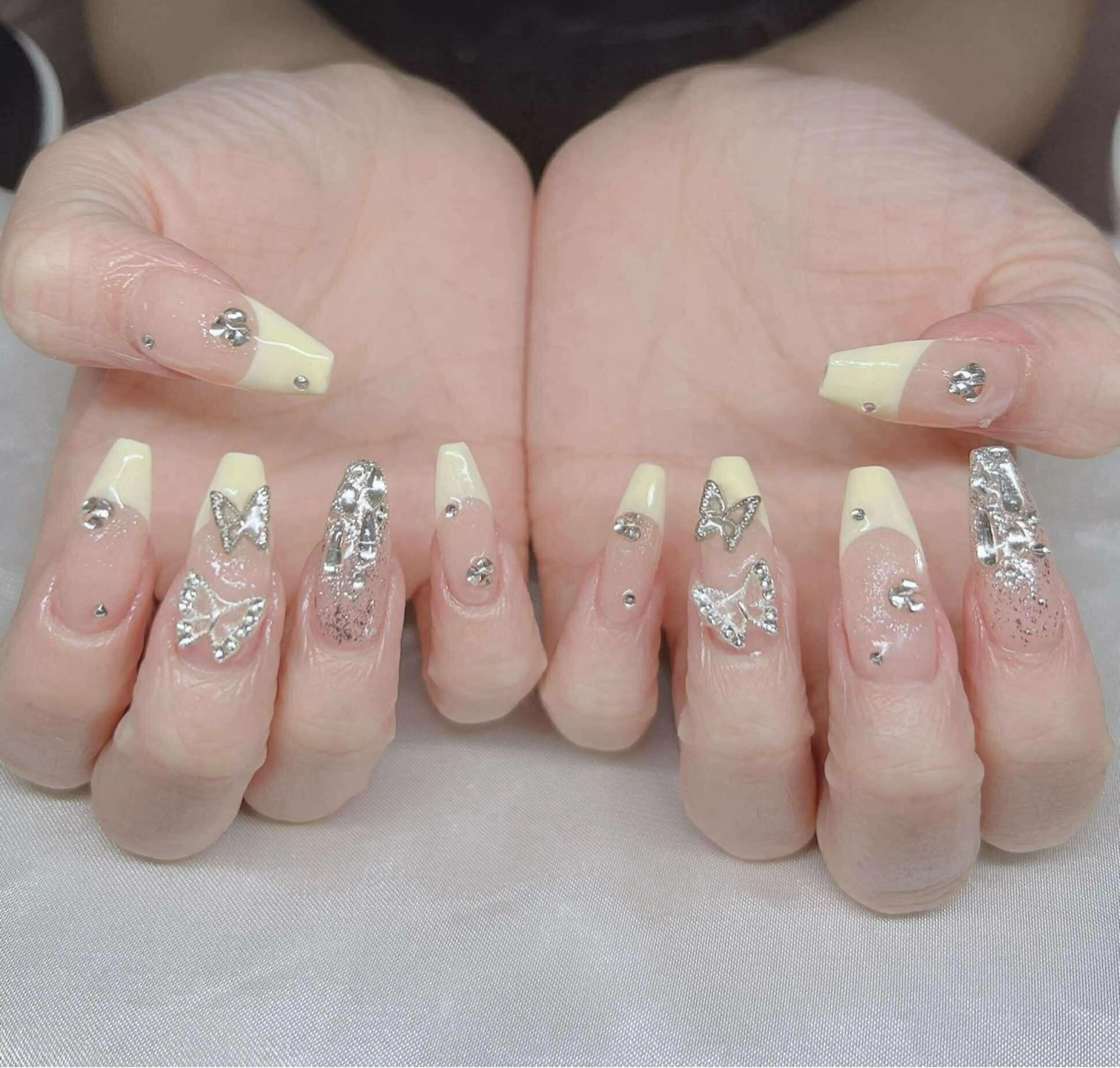 ネイル 長さ出し グラデーション 卒業式 キラキラネイル マグネットネイル ハンドネイル Lee Nailsのネイルデザイン