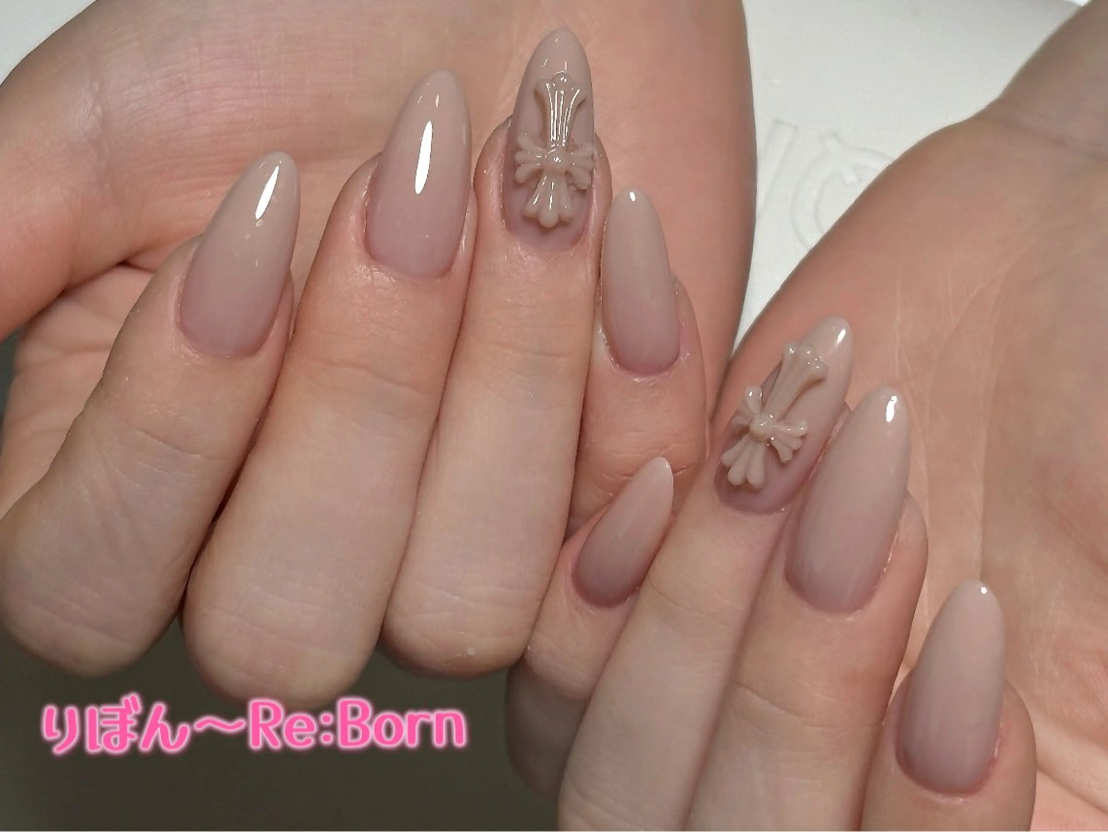 ミディアム フレンチガーリー クリスマス ハンドネイル りぼん Re:Bonrのネイルデザイン