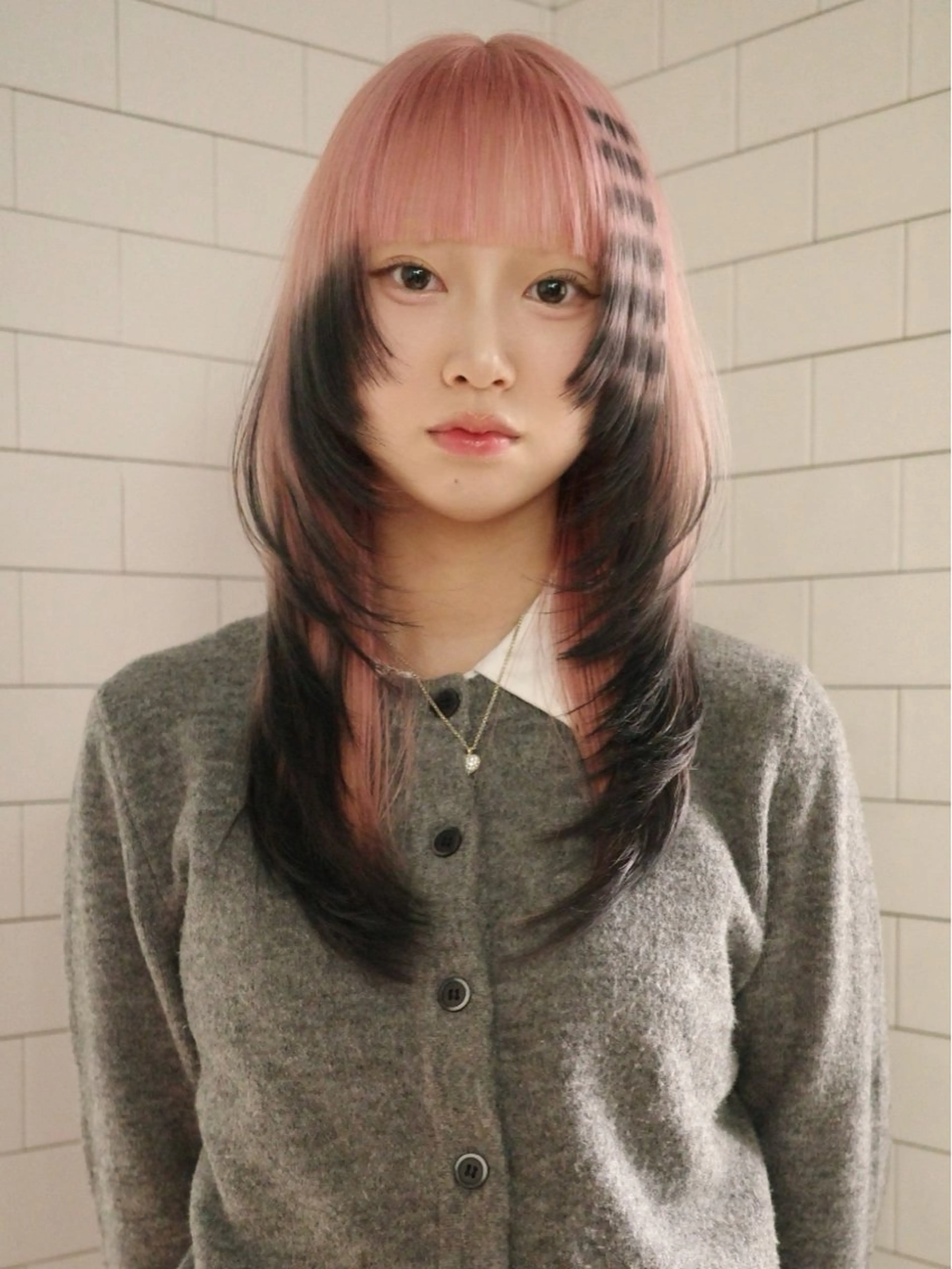 ロング カラー ヘアカラー イツク ⚡️ ルーツ/ハイトーンのヘアスタイル