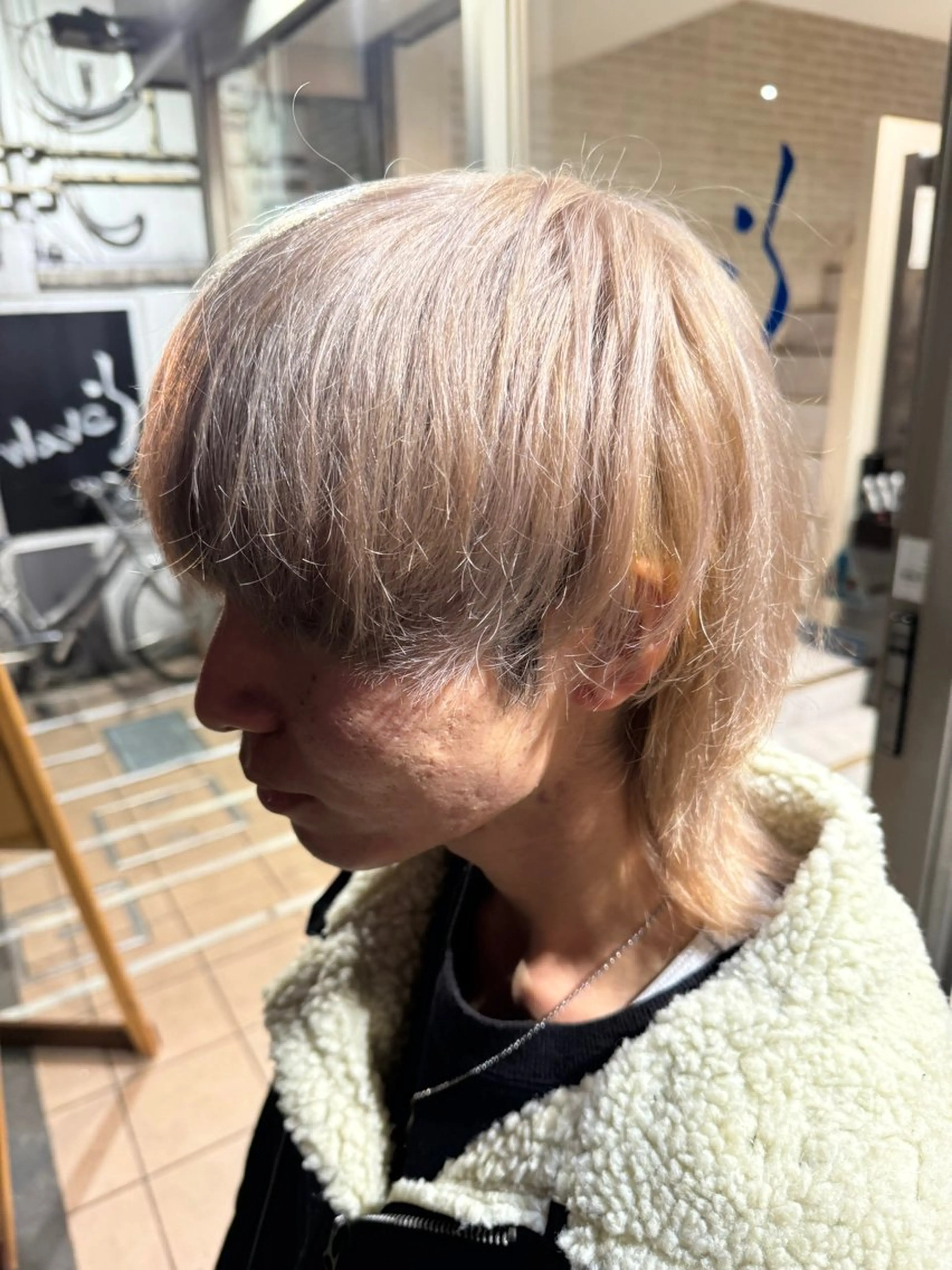 ショート カラー ヘアアレンジ メンズ 切りっぱなしボブ 前下がりボブ メンズブリーチ メンズハイトーン メンズインナーカラー ヘアカラー トリートメント Zina 大宮所属・目黒 碧人のヘアスタイル
