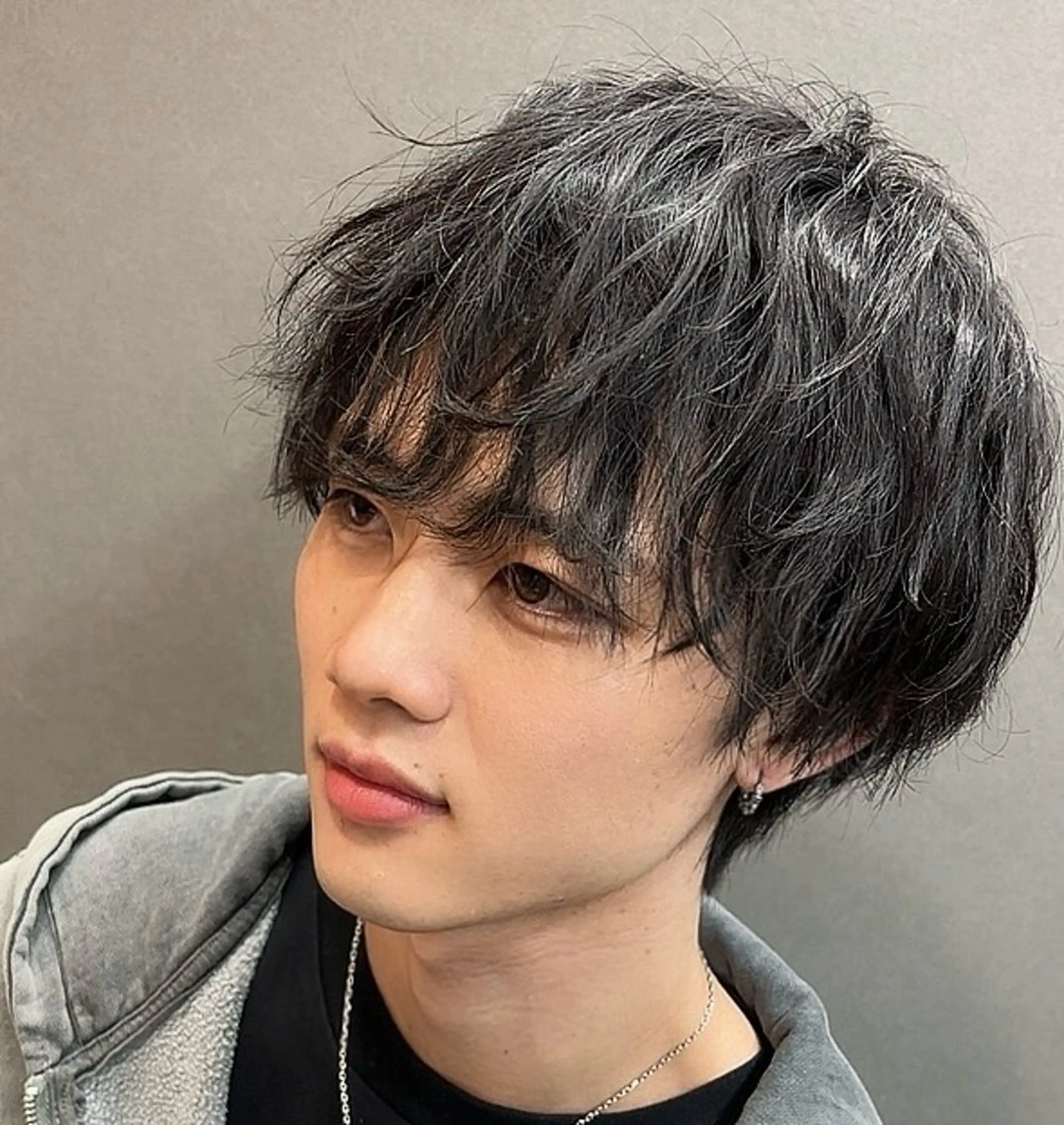 ショート パーマ メンズ ビジネス メンズパーマ カット パーマ 飛田 優のヘアスタイル