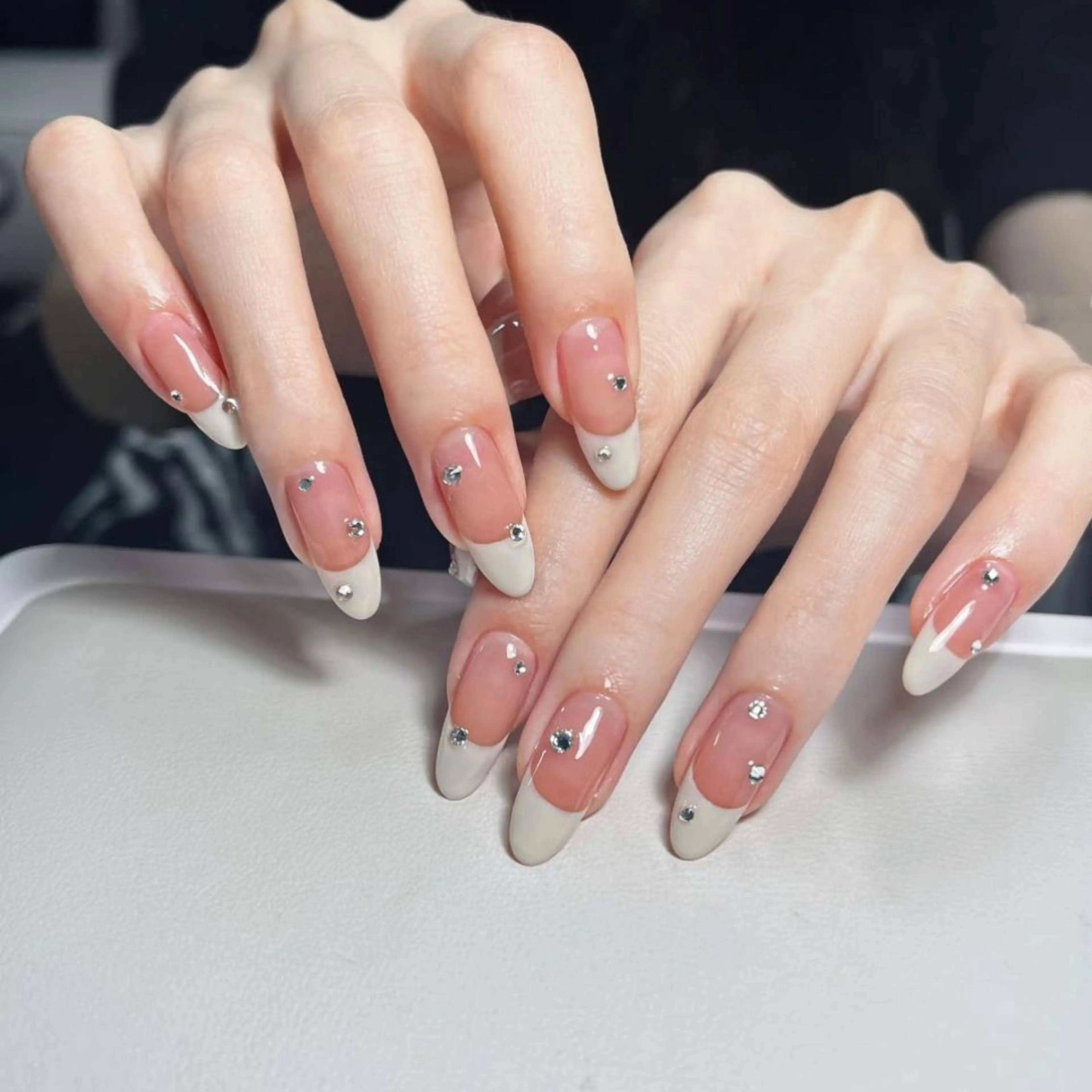 ネイル アートネイル 長さ出し ネイルチップ Queens ciciのネイルデザイン